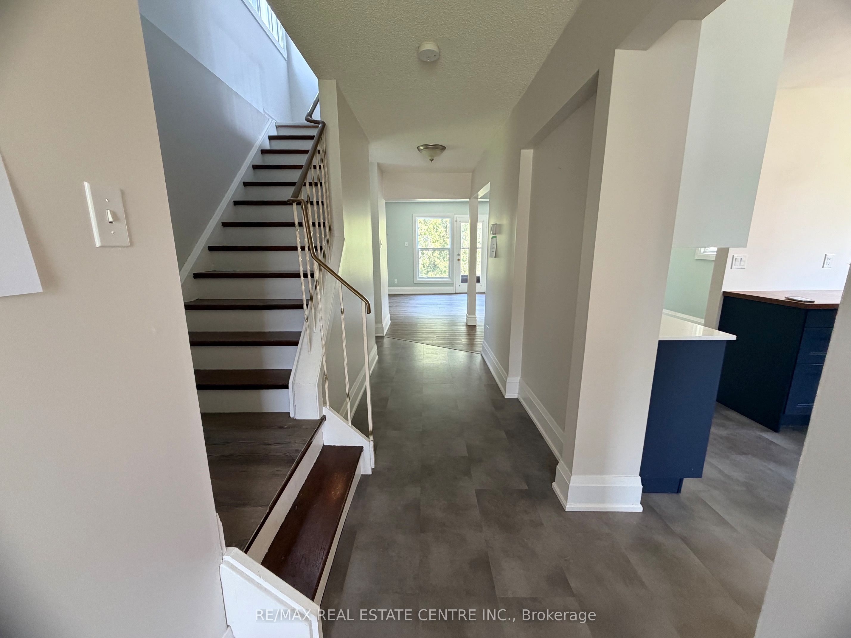 34 Woodridge Drive Property Photo 7