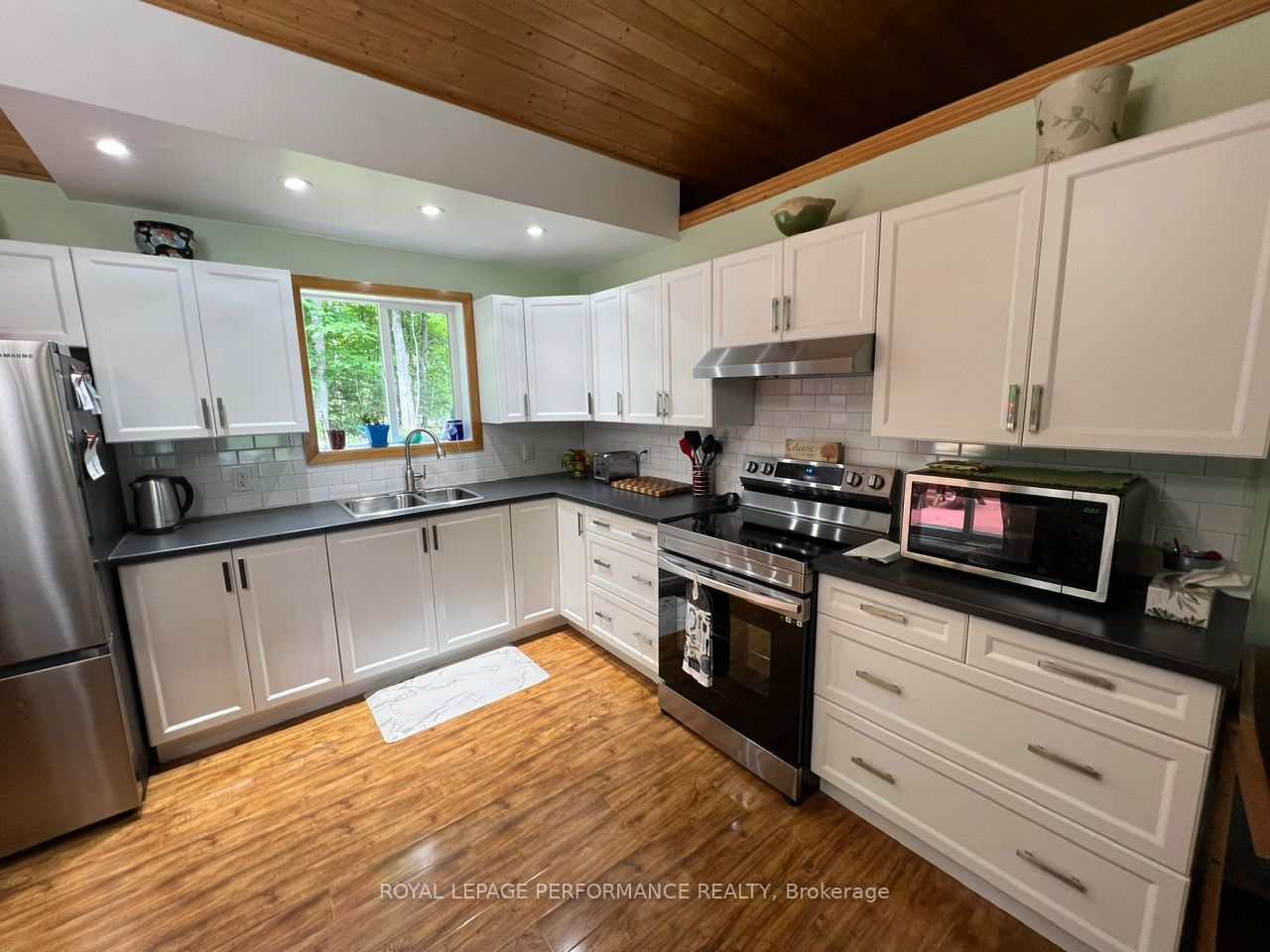 253 Lacourse Lane Property Photo 6