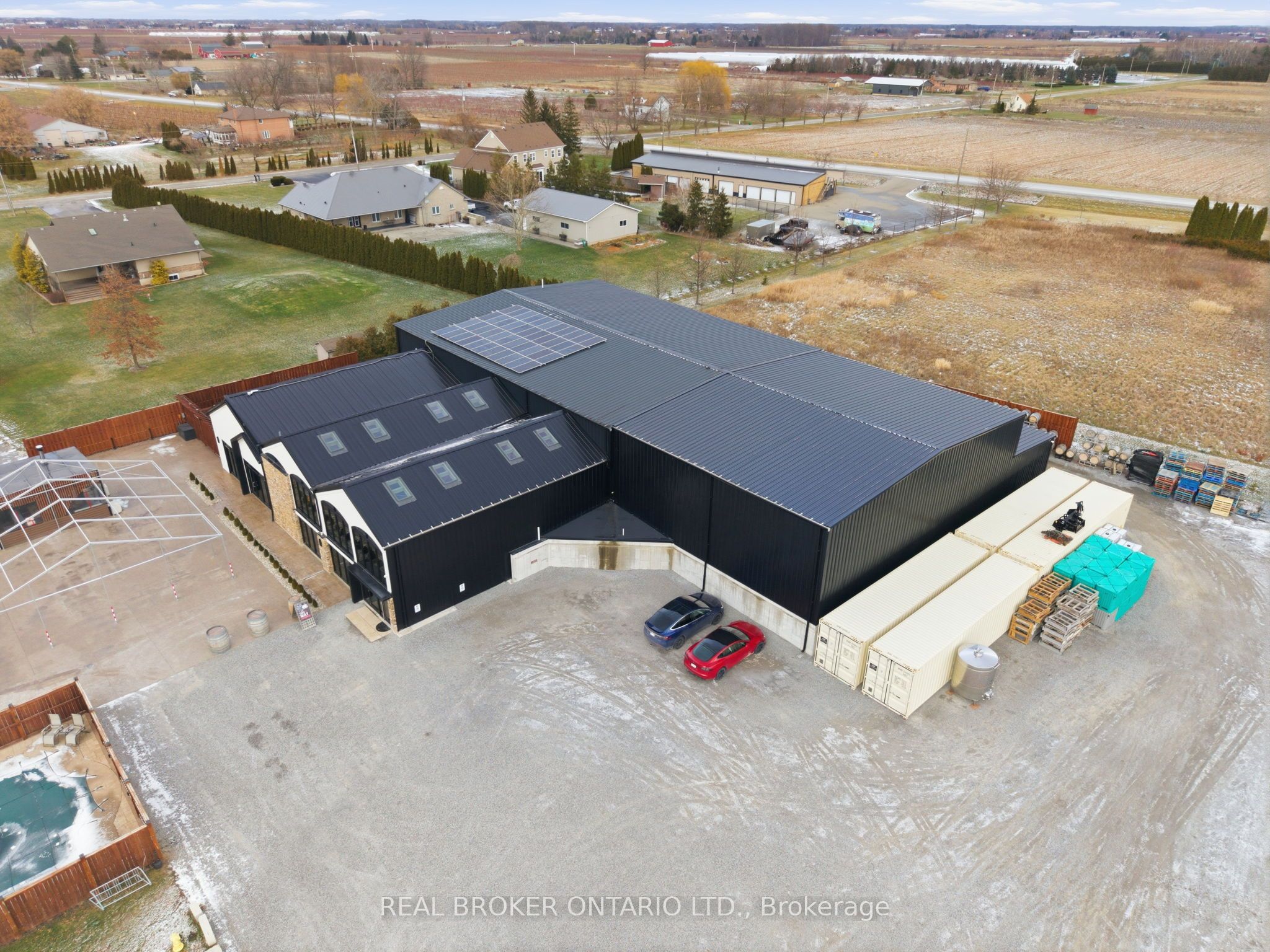 823 6 Line Property Photo 3
