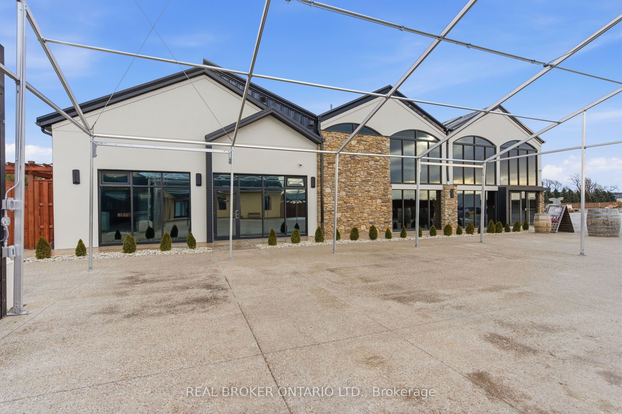 823 6 Line Property Photo 6