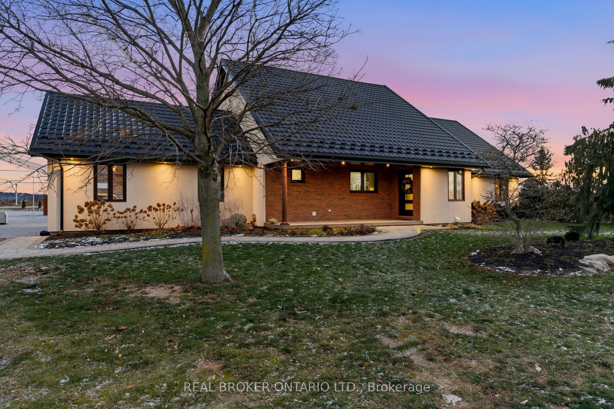 823 6 Line Property Photo 29
