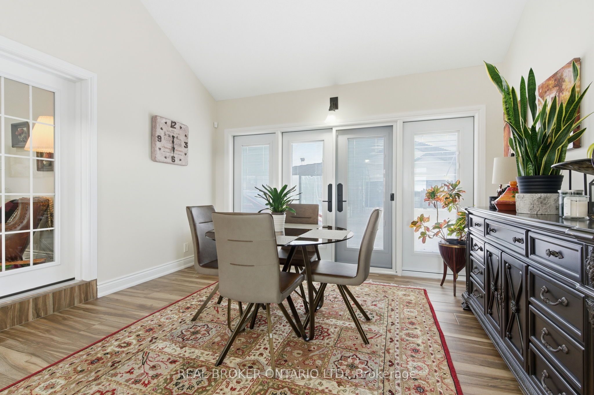 823 6 Line Property Photo 42