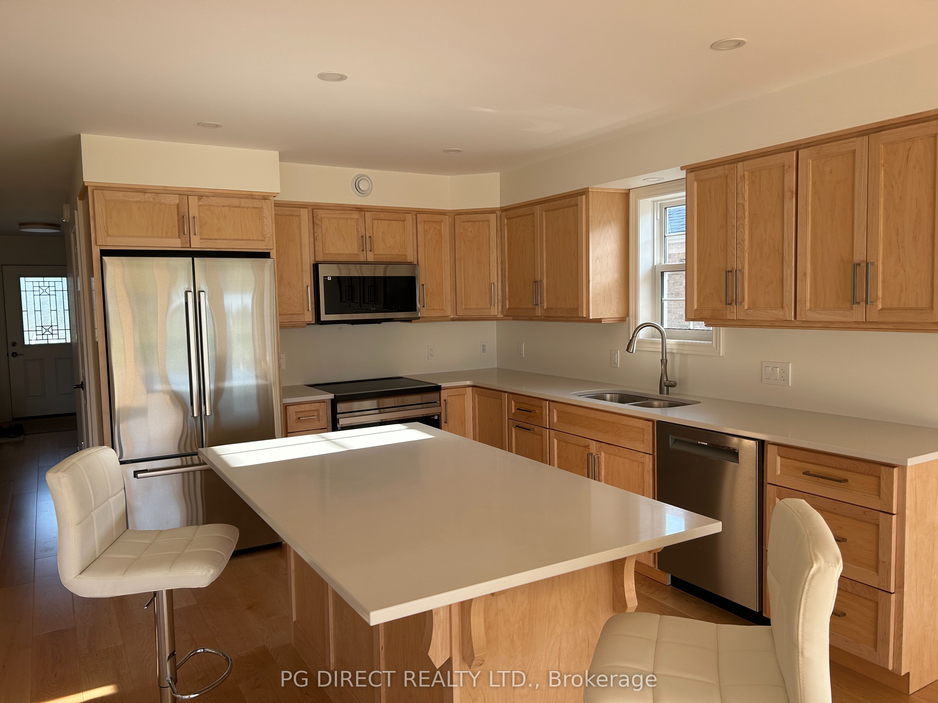 241 Bethune Crescent Property Photo 3