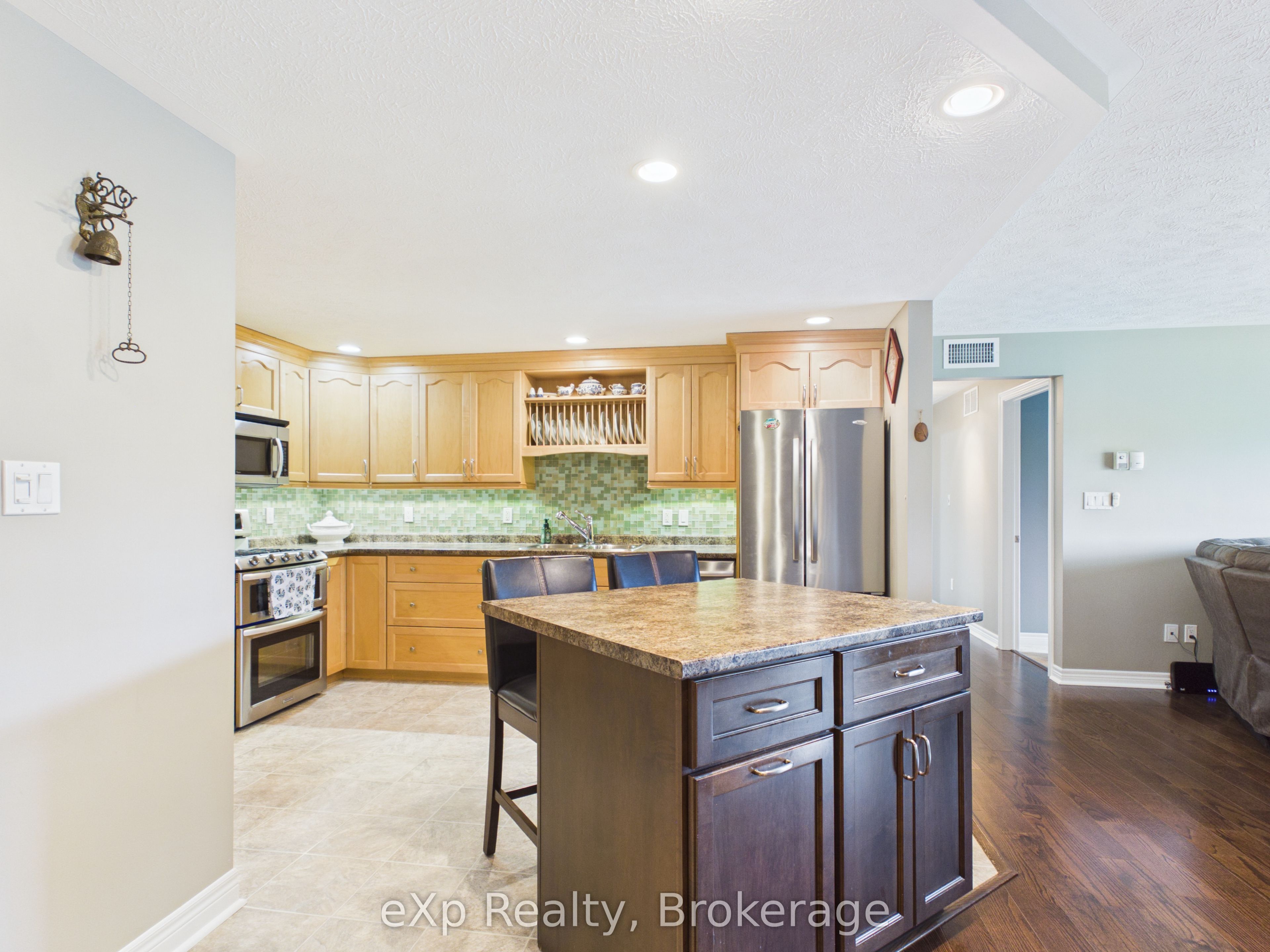 125 William Street N 302 Property Photo 6