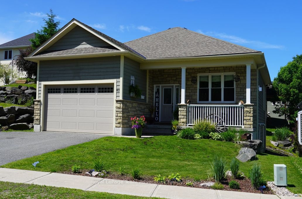 40 Winnifred Avenue E Property Photo 1
