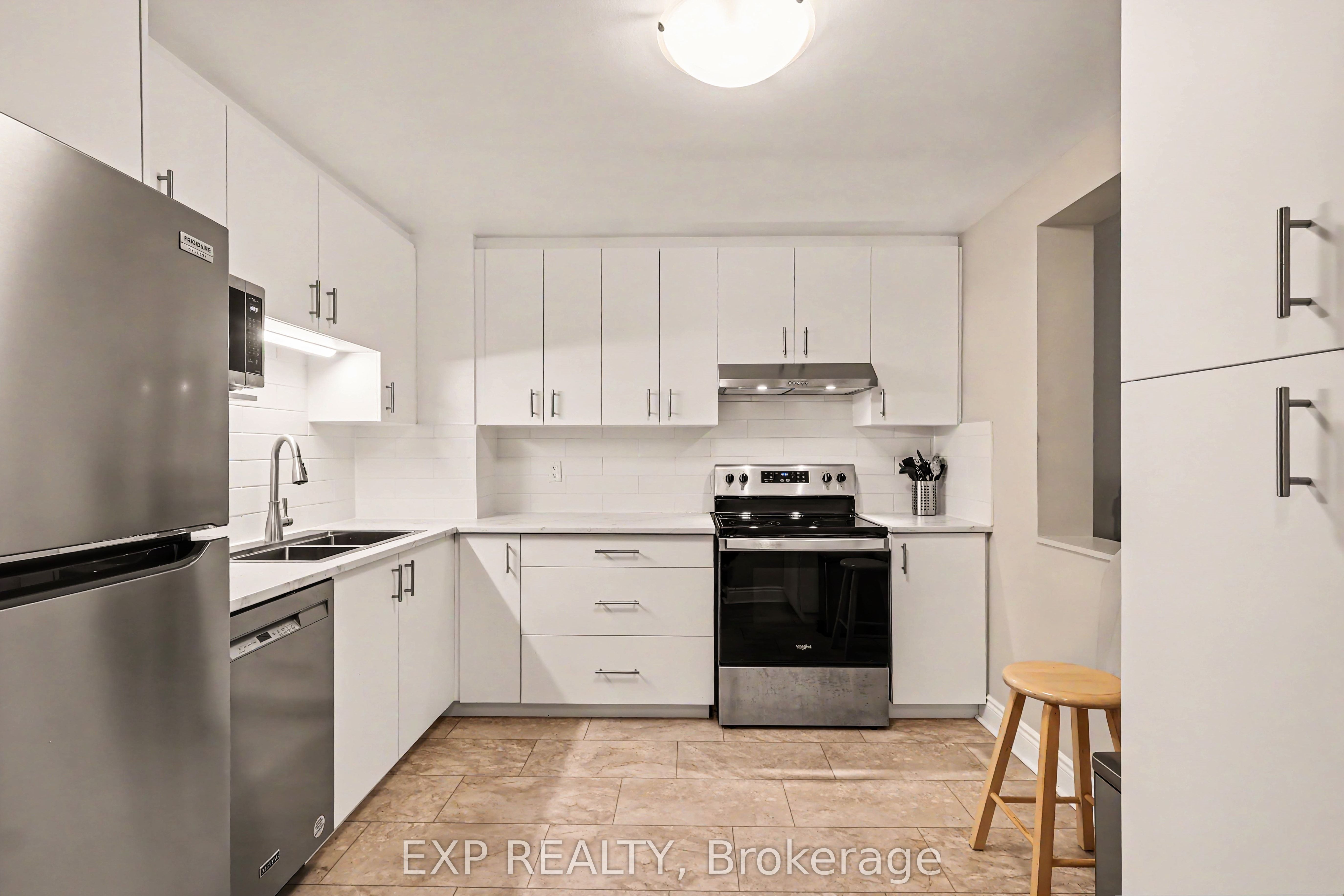 1856 Summerfields Crescent Property Photo 10