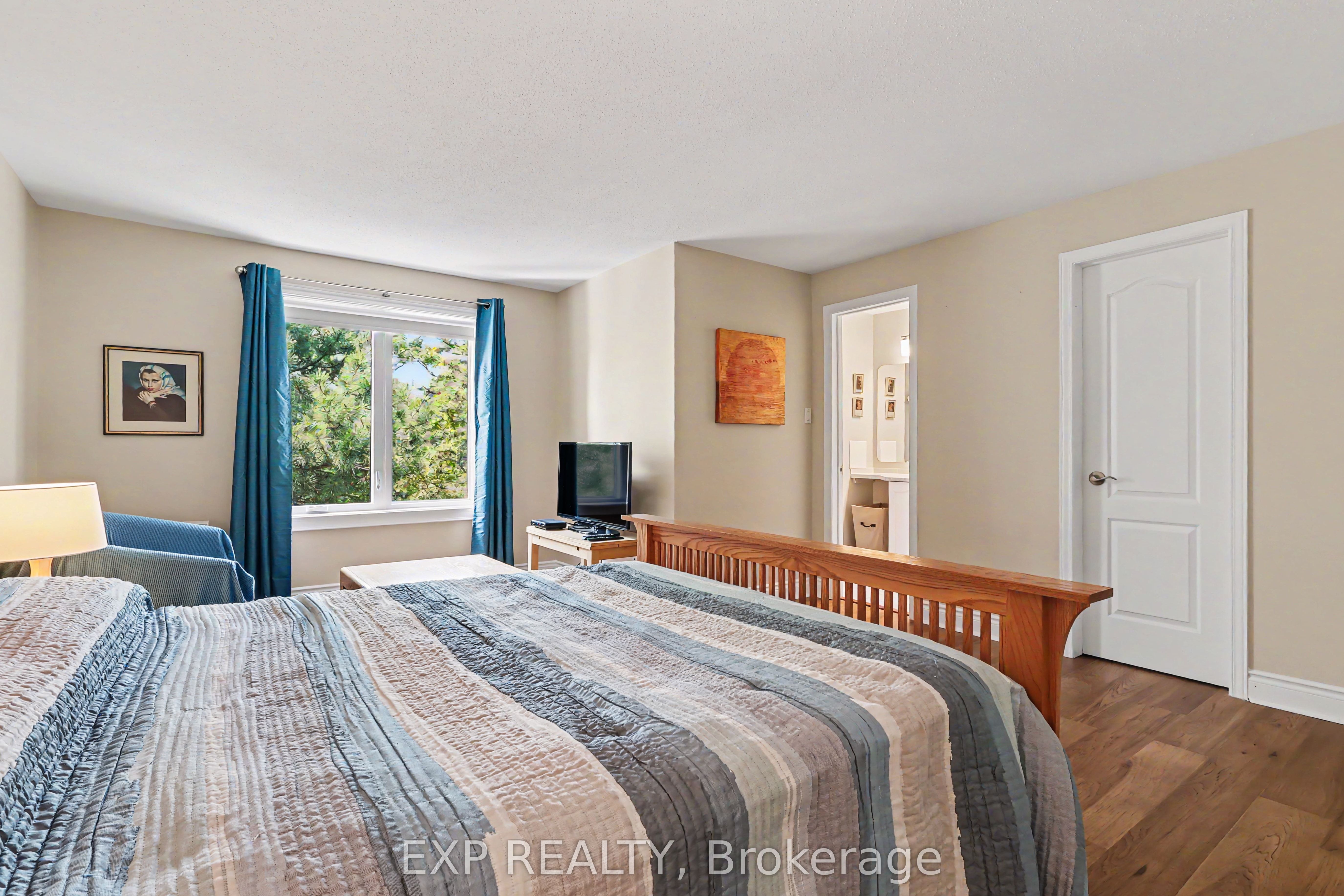 1856 Summerfields Crescent Property Photo 13