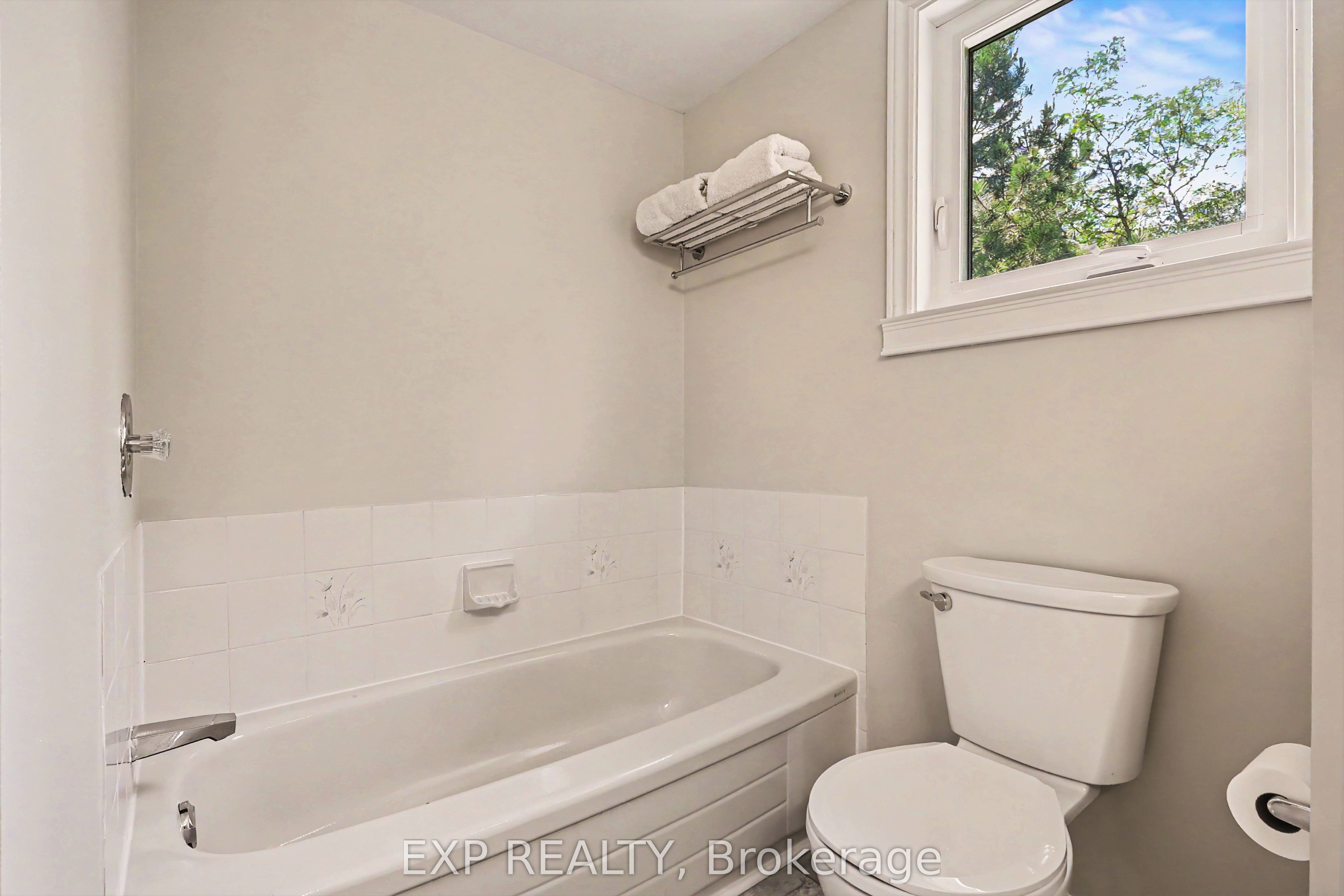 1856 Summerfields Crescent Property Photo 14