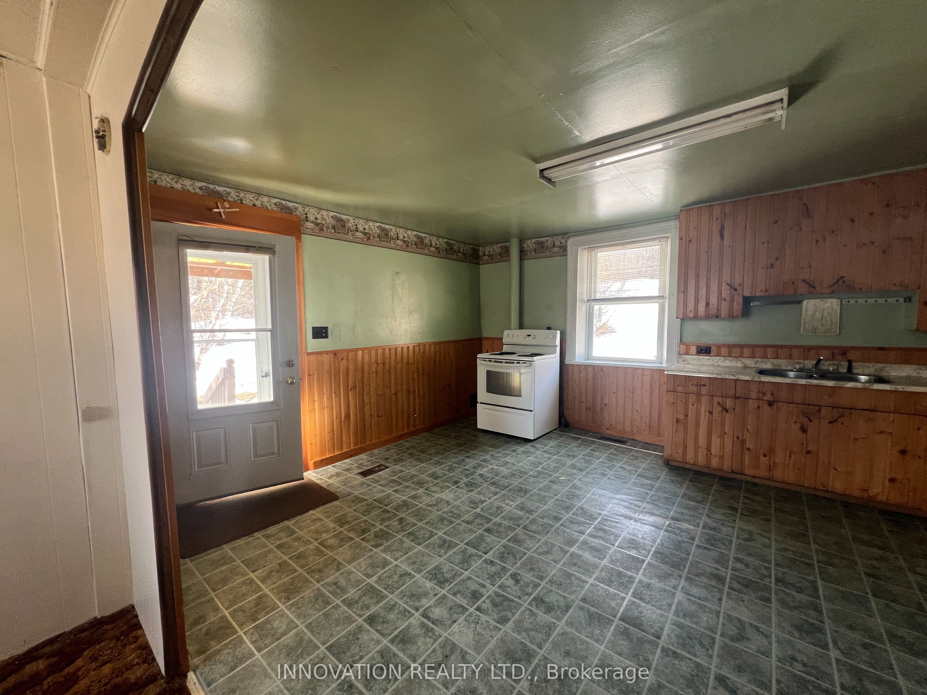 199 Flat Road Property Photo 4