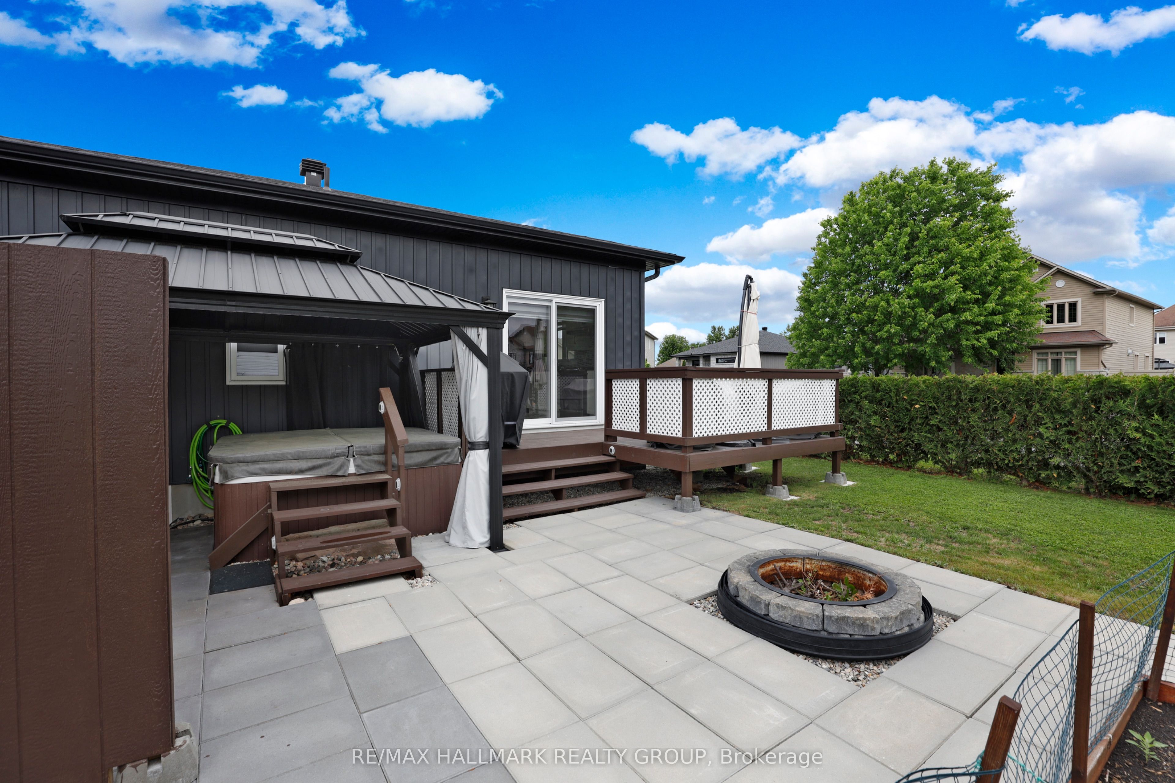 427 Denis Street Property Photo 27