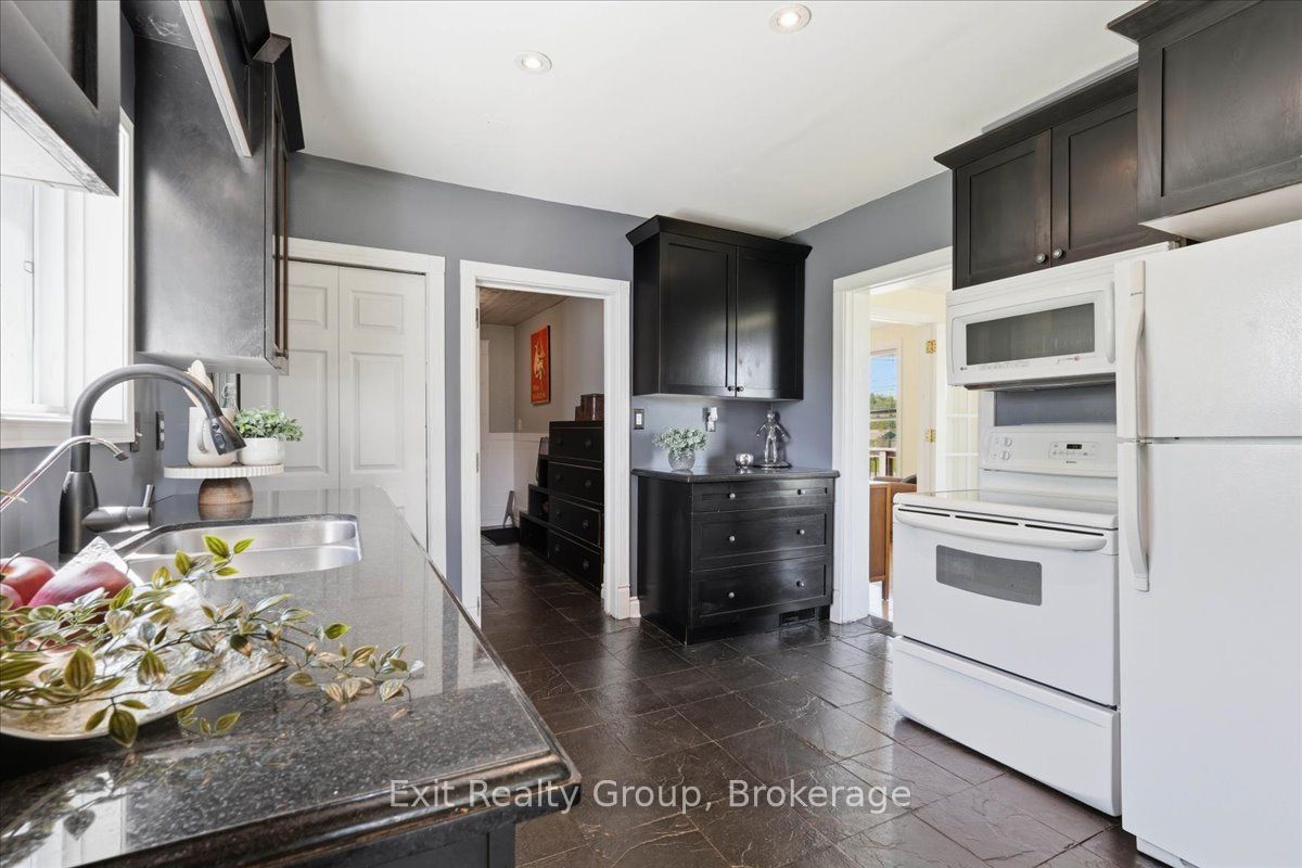 910 Rosebush Road Property Photo 6