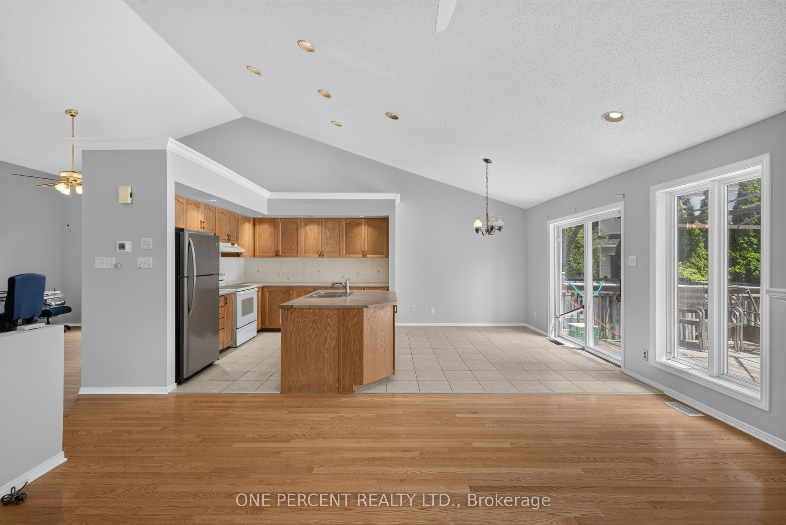 6 Windchime Crescent Property Photo 15