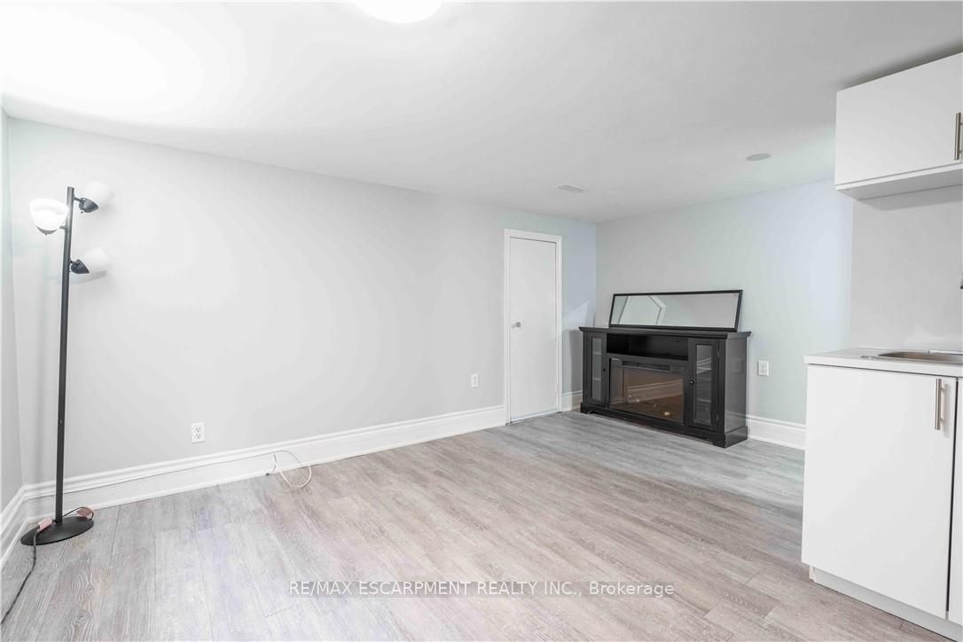 73 West 3rd Street B Property Photo 7