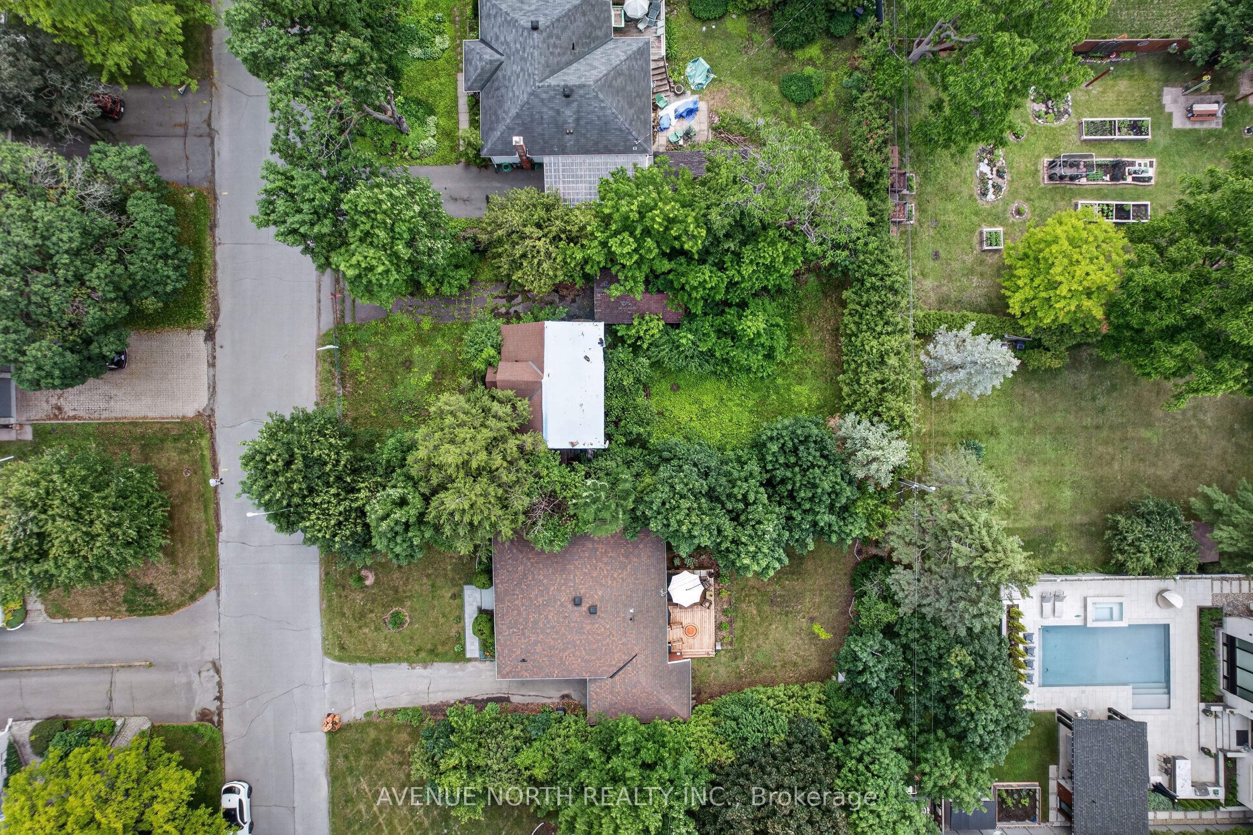 305 Mountbatten Avenue Property Photo 3