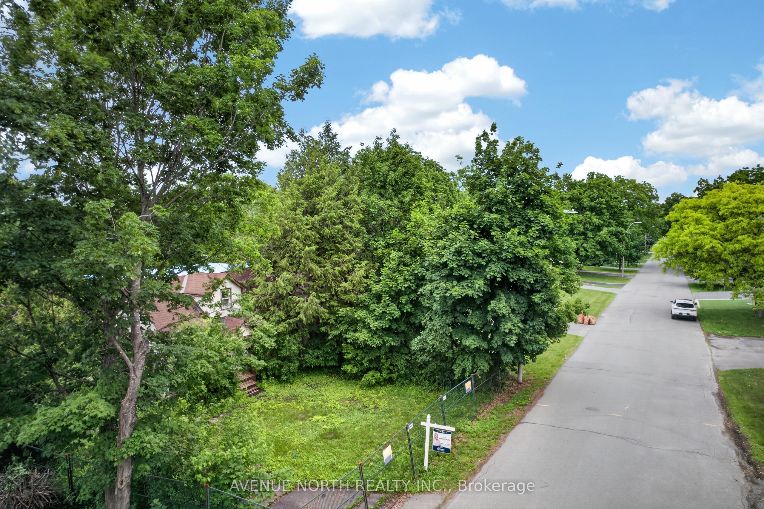 305 Mountbatten Avenue Property Photo 8