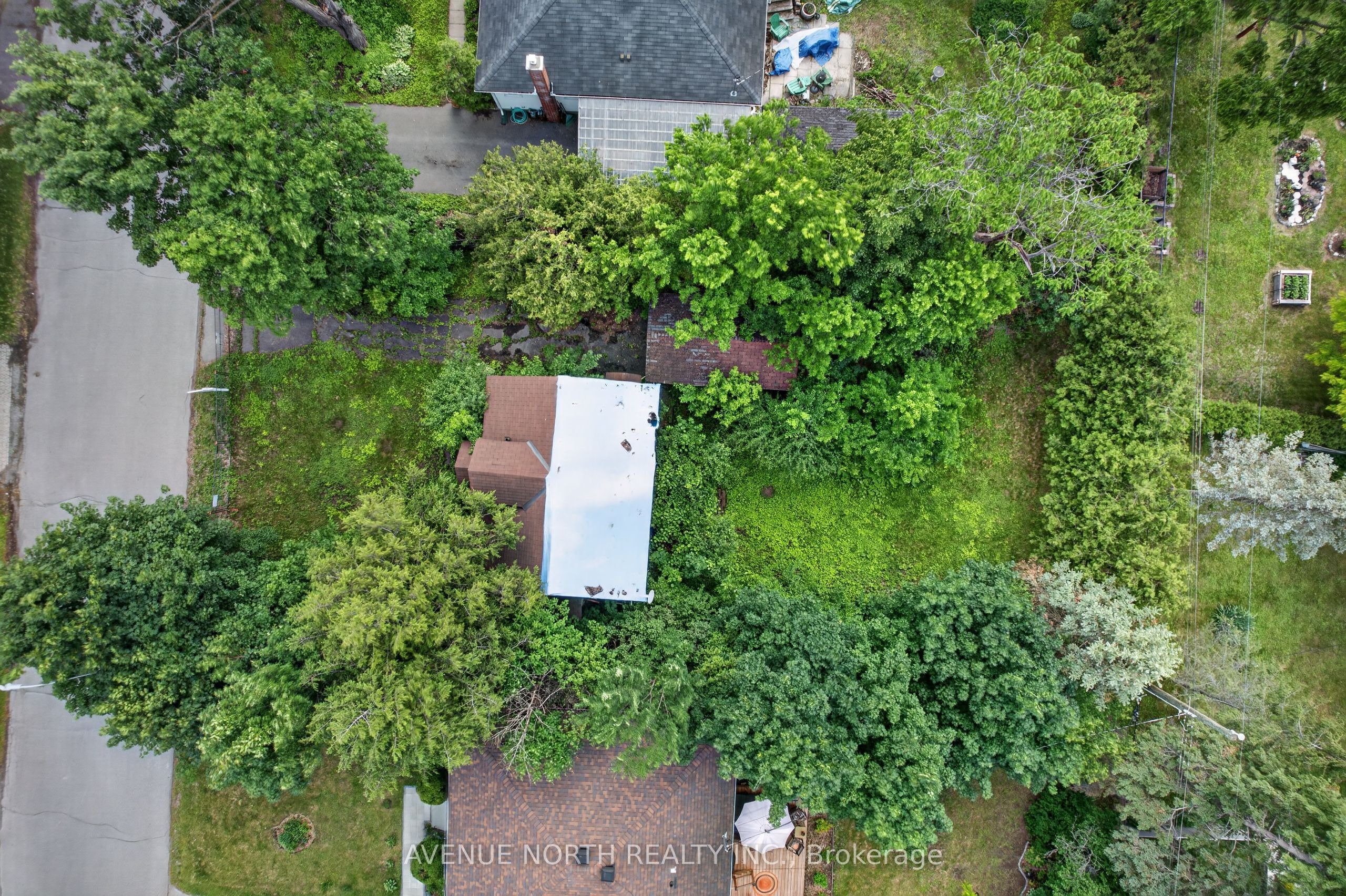 305 Mountbatten Avenue Property Photo 9