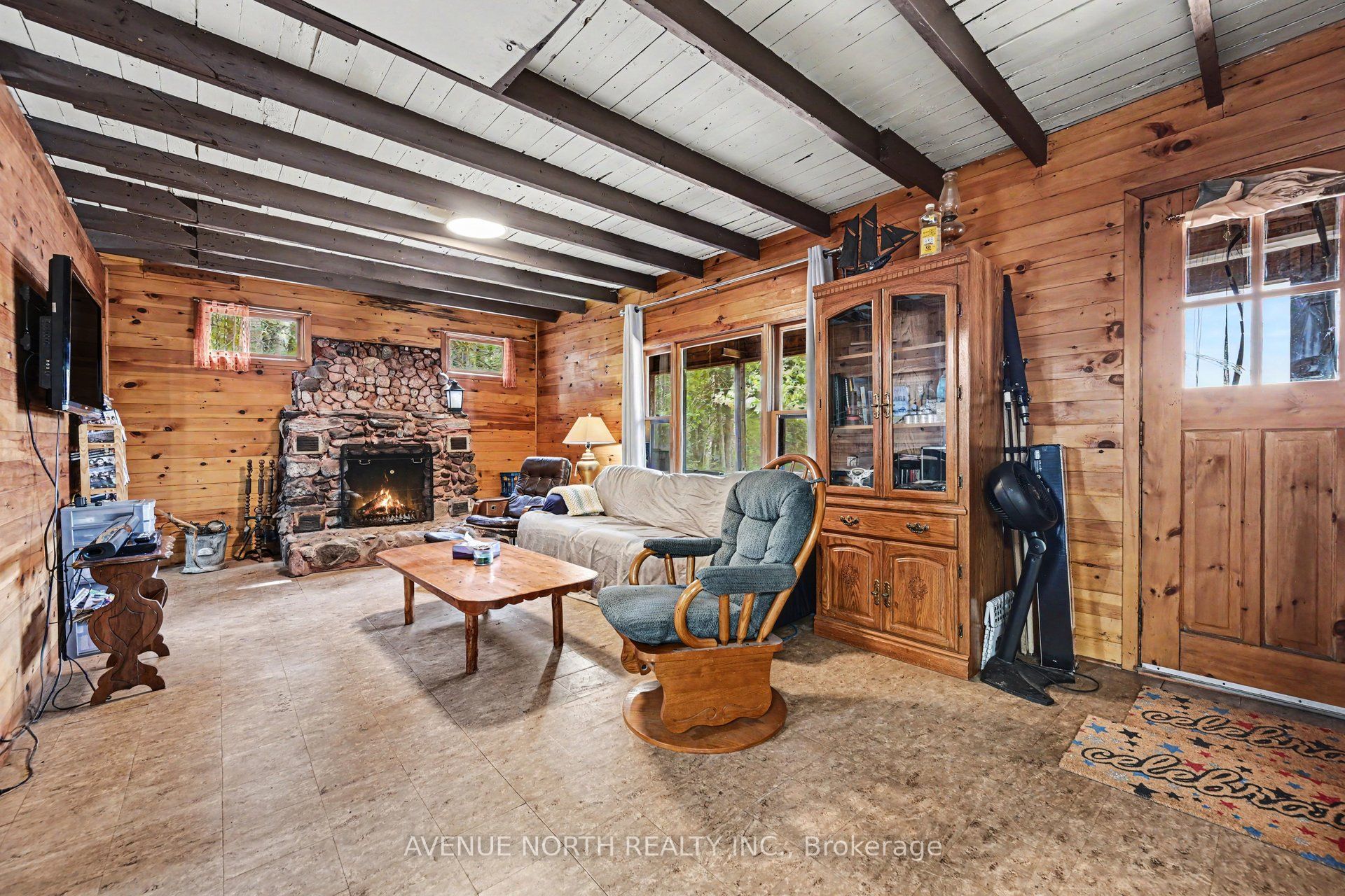 366 Holly Lane Property Photo 6
