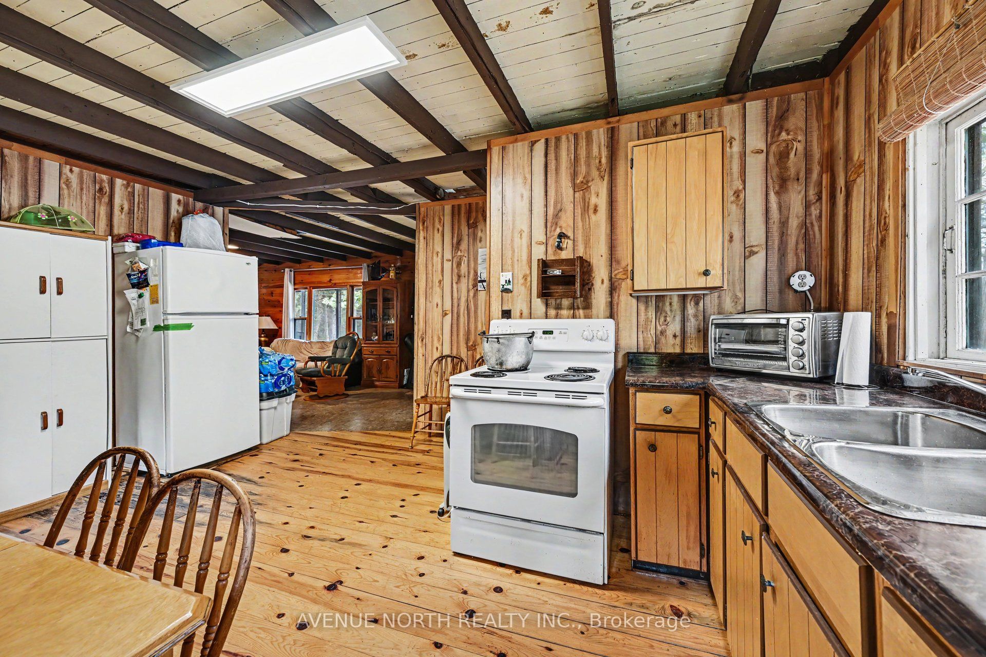 366 Holly Lane Property Photo 8
