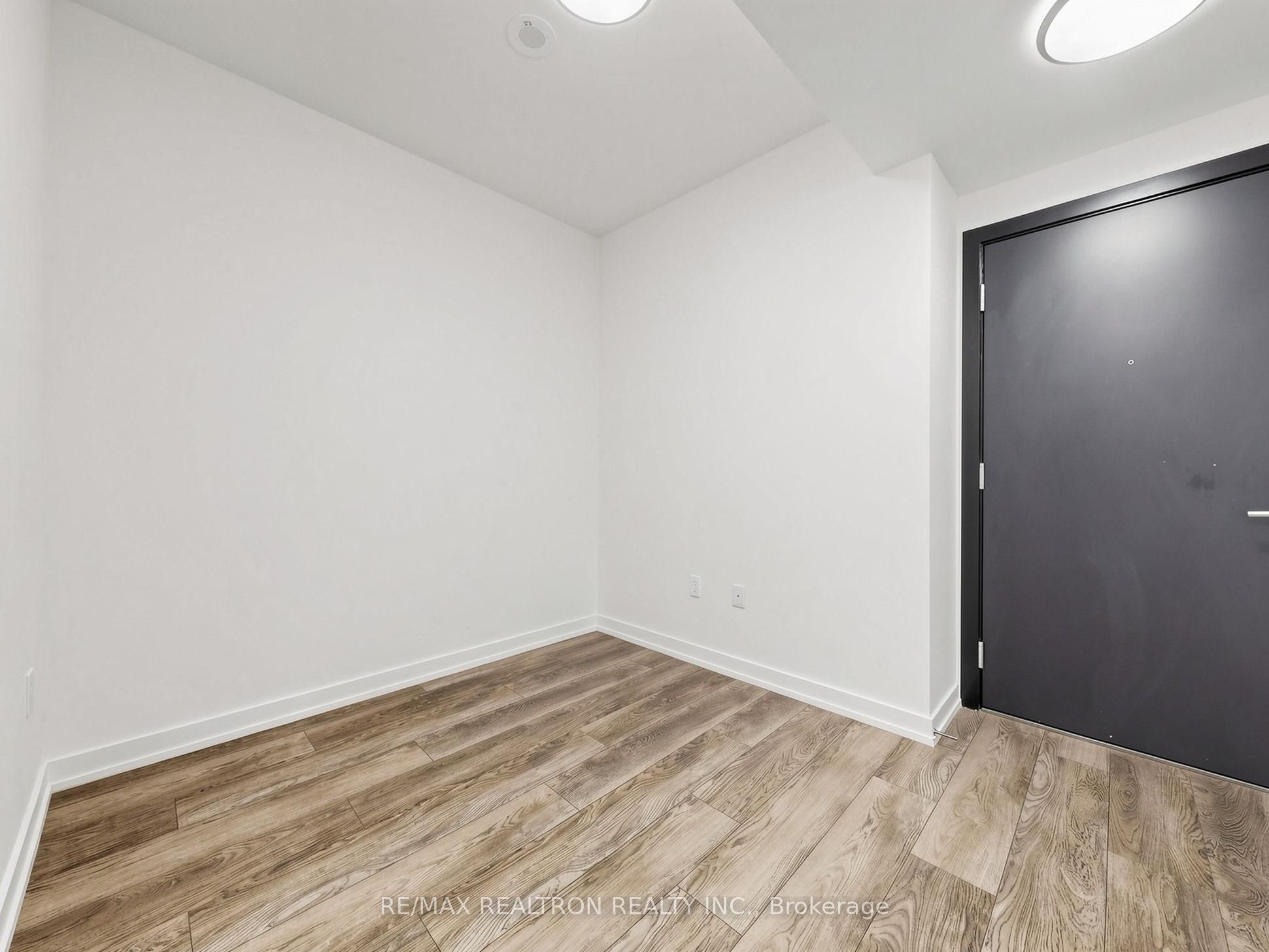 15 Wellington Street S 1210 Property Photo 33