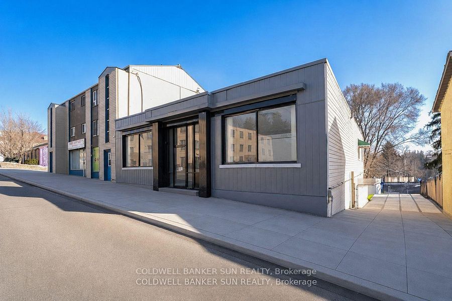 290 Dundas Street