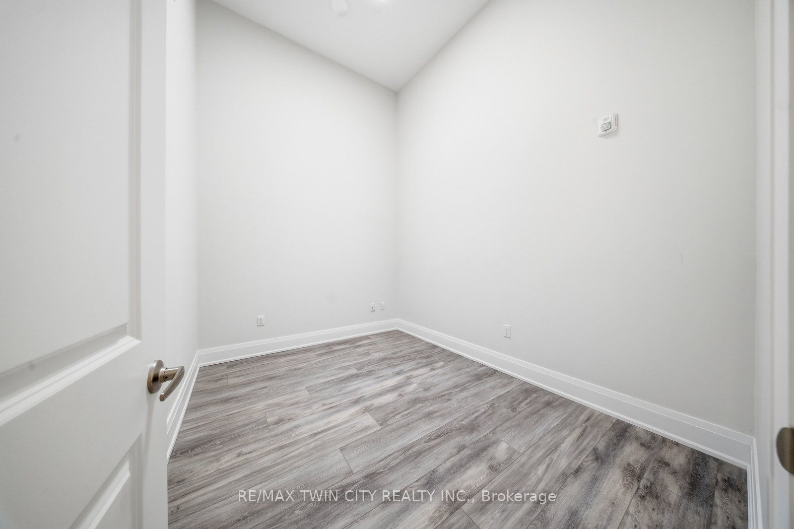11 Queen Street 303 Property Photo 6