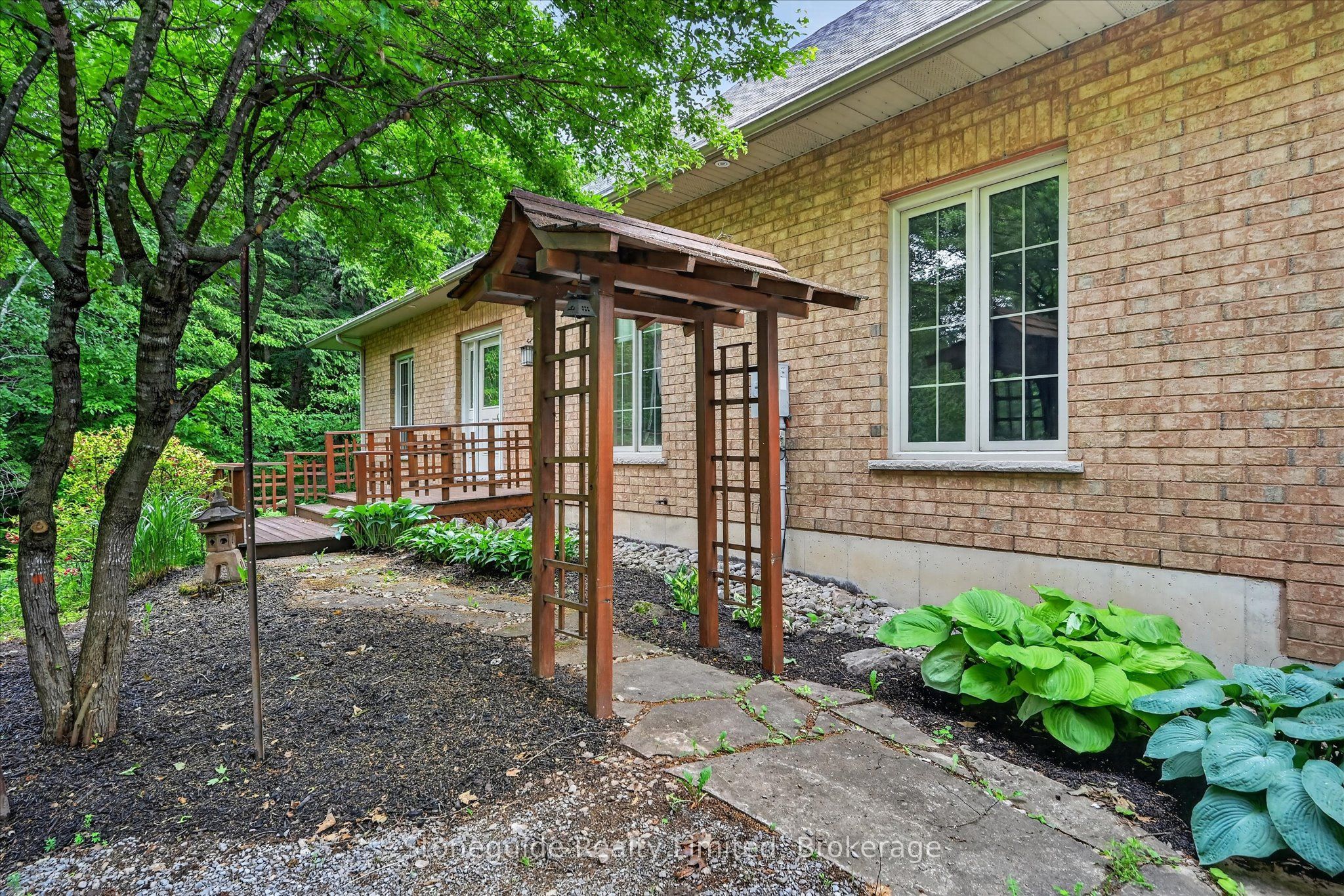 761 Cedarhurst Drive Property Photo 4