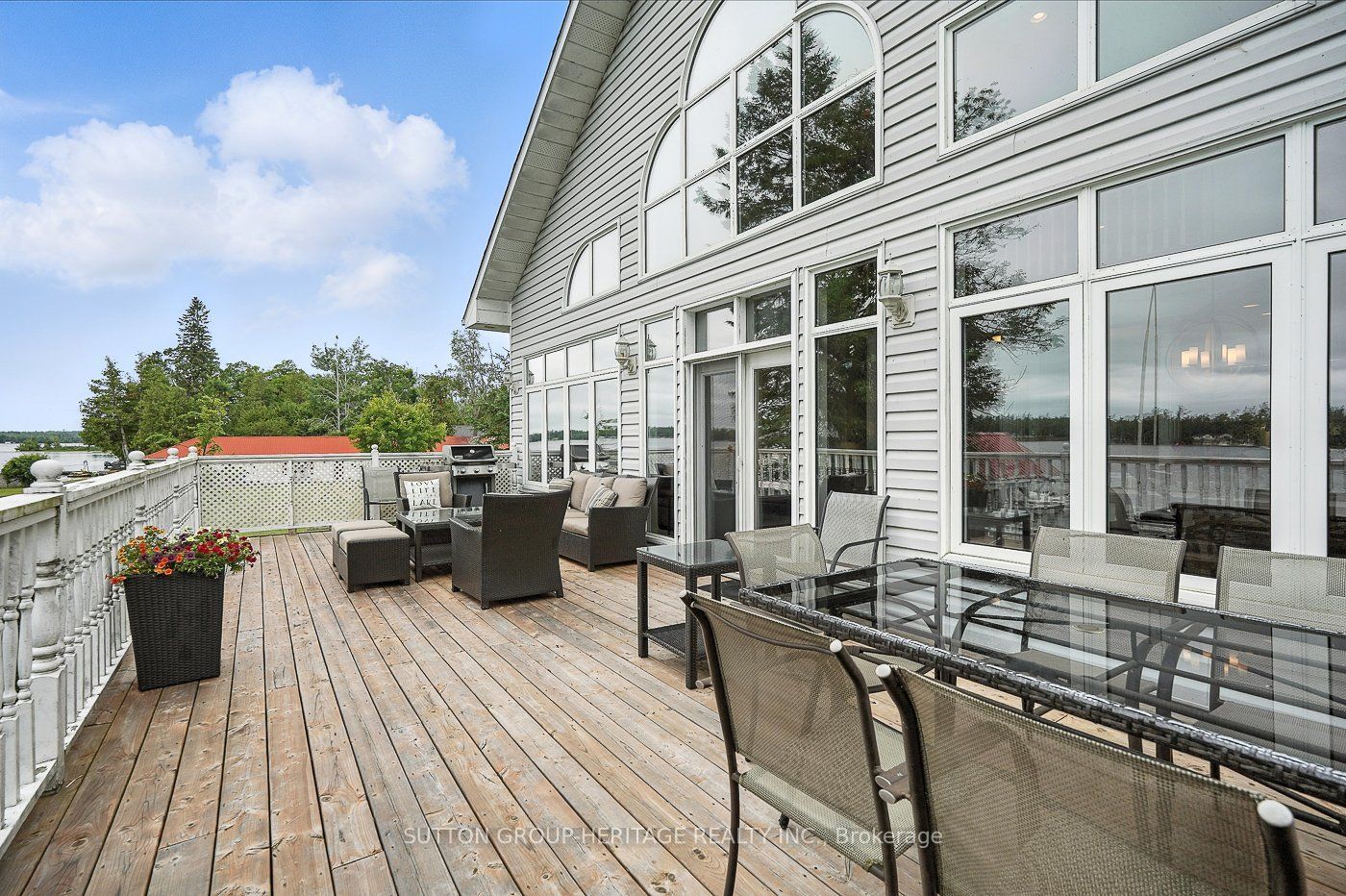 400 Front Street W Property Photo 1