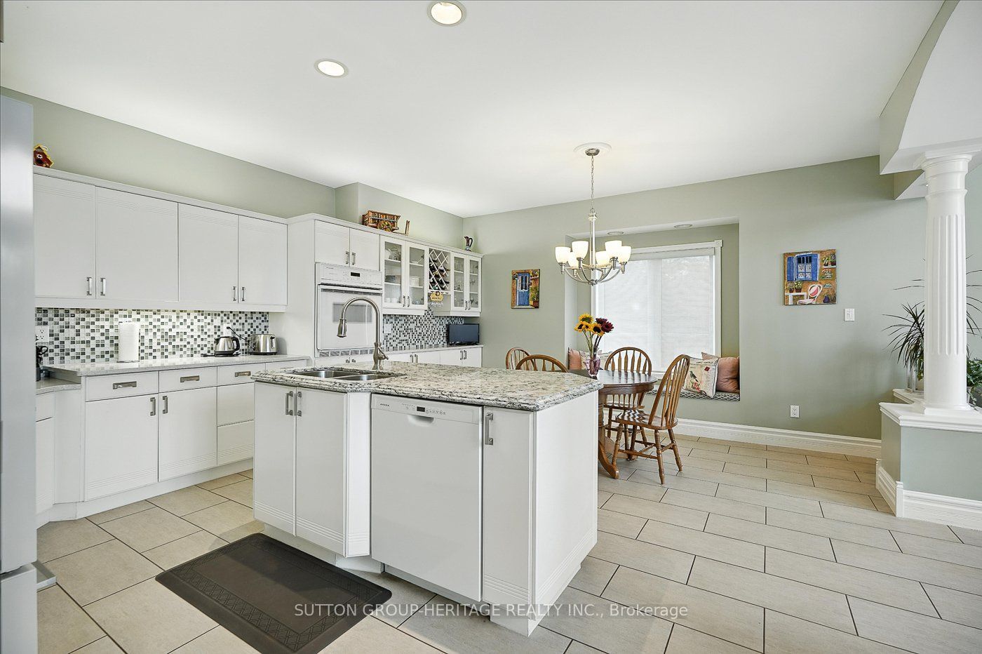 400 Front Street W Property Photo 15