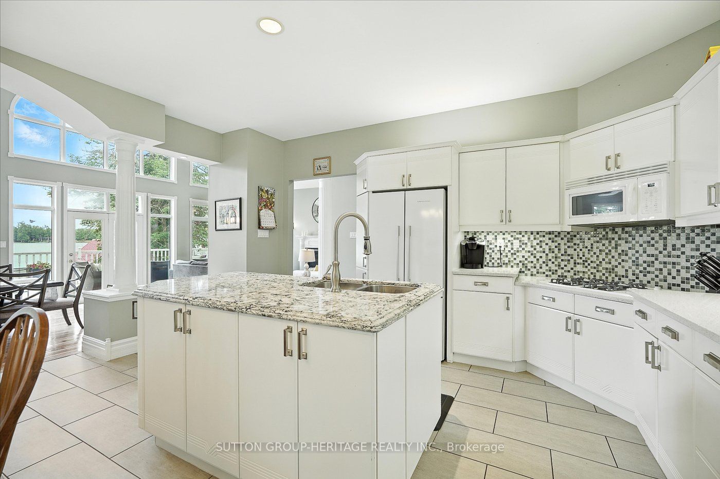 400 Front Street W Property Photo 16