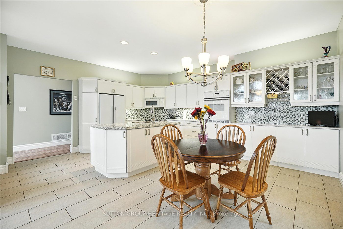 400 Front Street W Property Photo 17