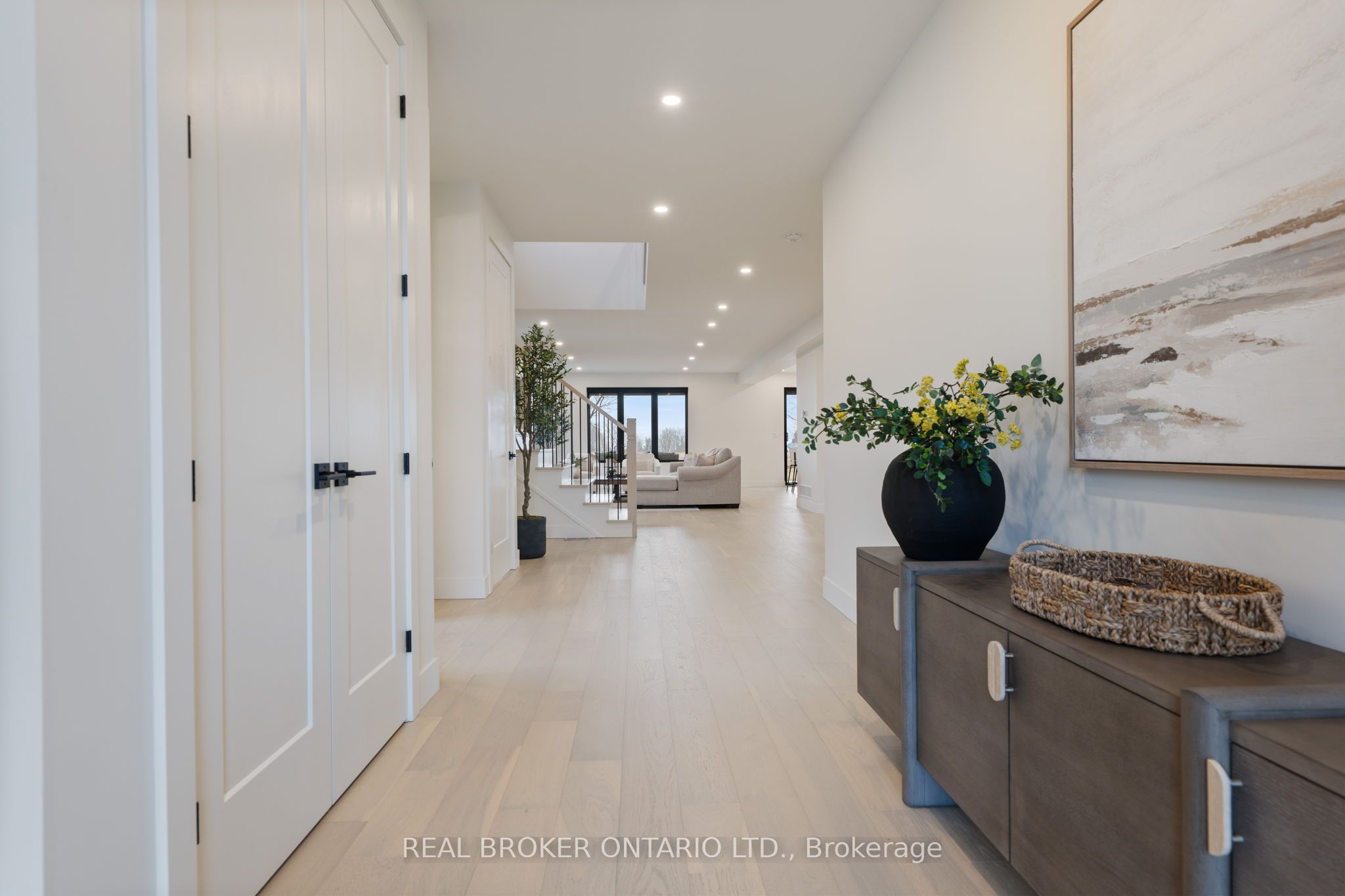 12 Macneil Court Property Photo 5