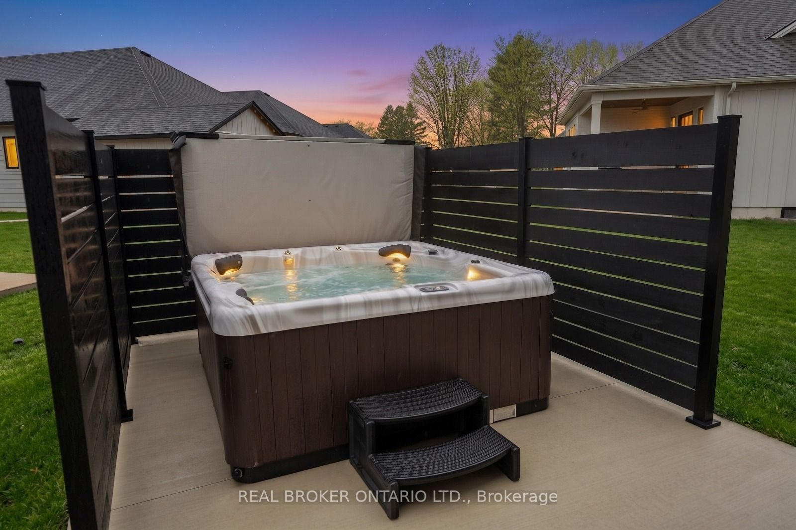12 Macneil Court Property Photo 44