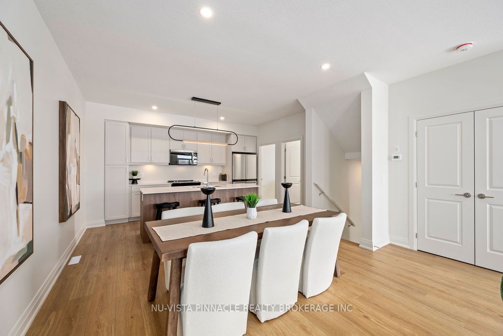 2594 Sheffield Boulevard Property Photo 3