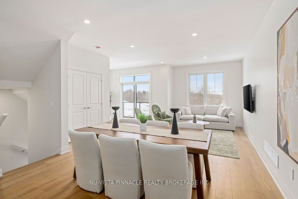 2594 Sheffield Boulevard Property Photo 7