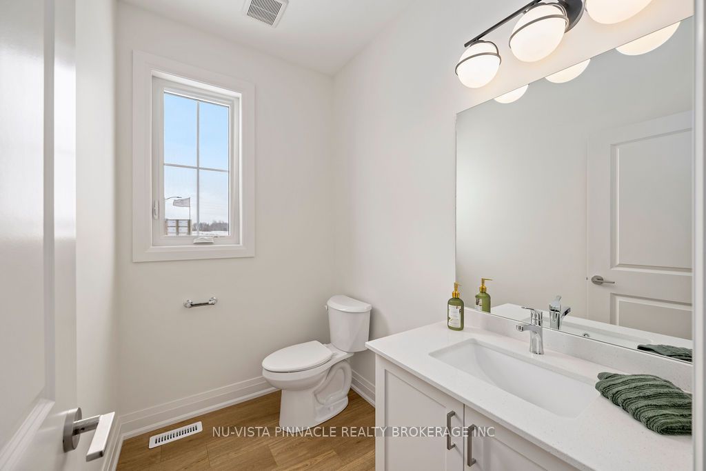 2594 Sheffield Boulevard Property Photo 9
