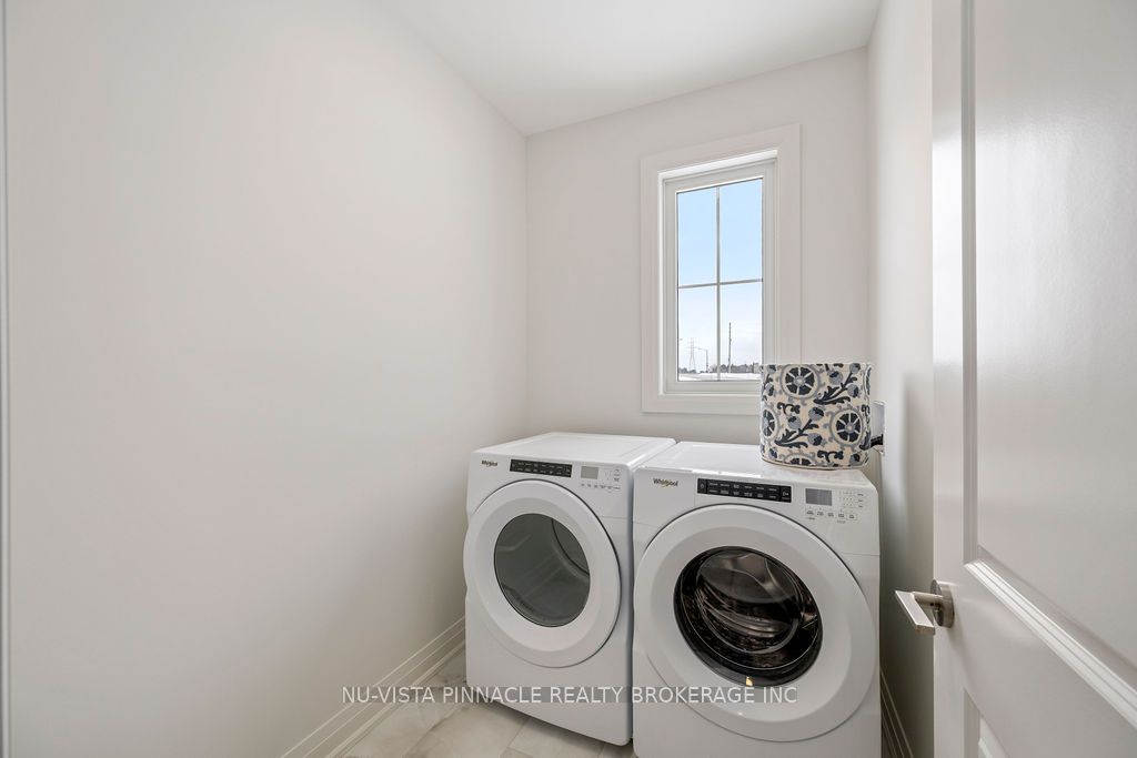 2594 Sheffield Boulevard Property Photo 10