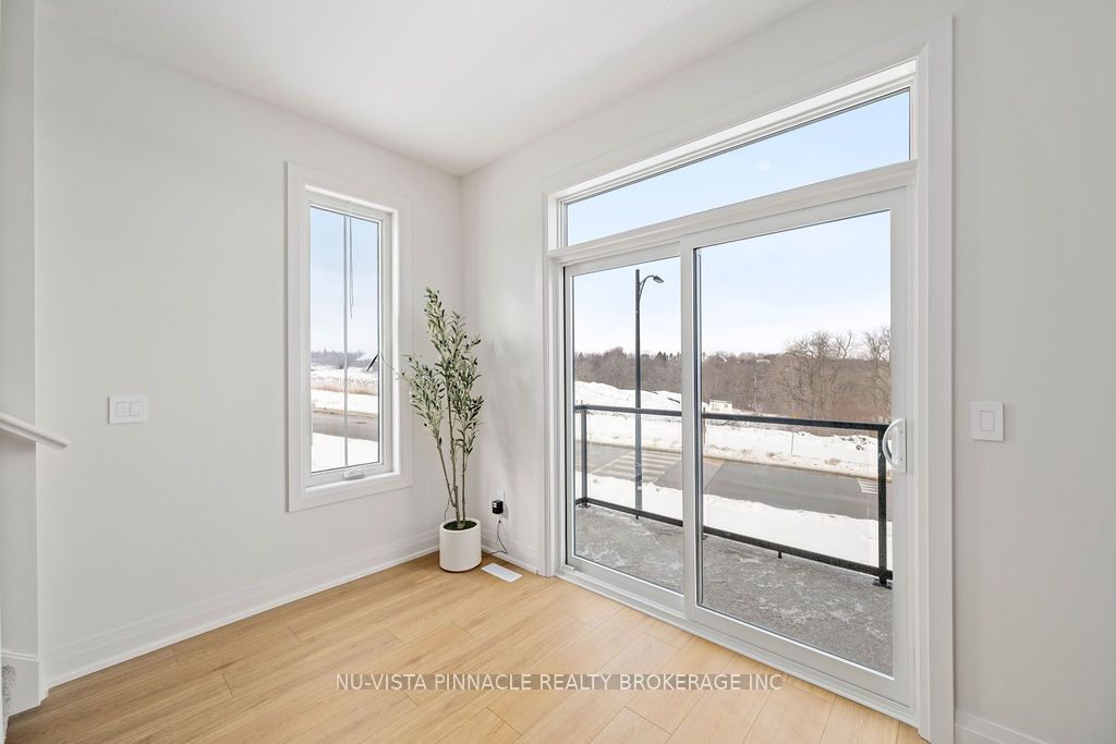 2594 Sheffield Boulevard Property Photo 12