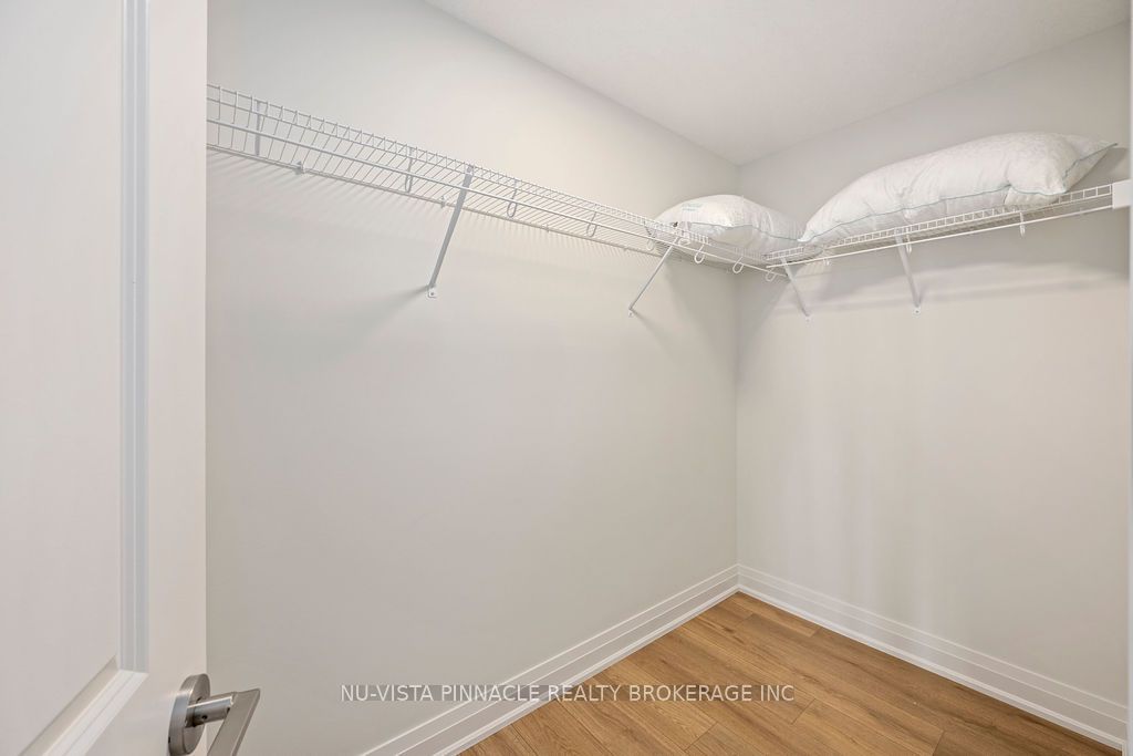 2594 Sheffield Boulevard Property Photo 15