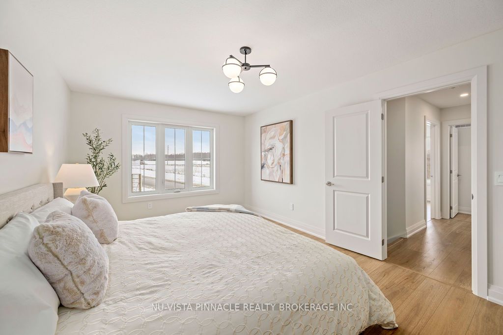 2594 Sheffield Boulevard Property Photo 16