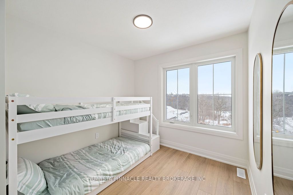 2594 Sheffield Boulevard Property Photo 18