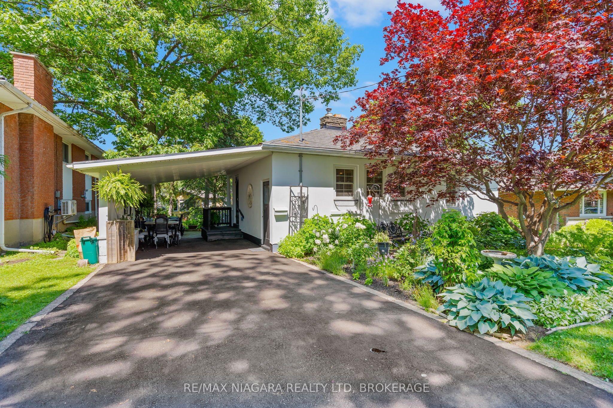 48 Oakridge Crescent Property Photo 2