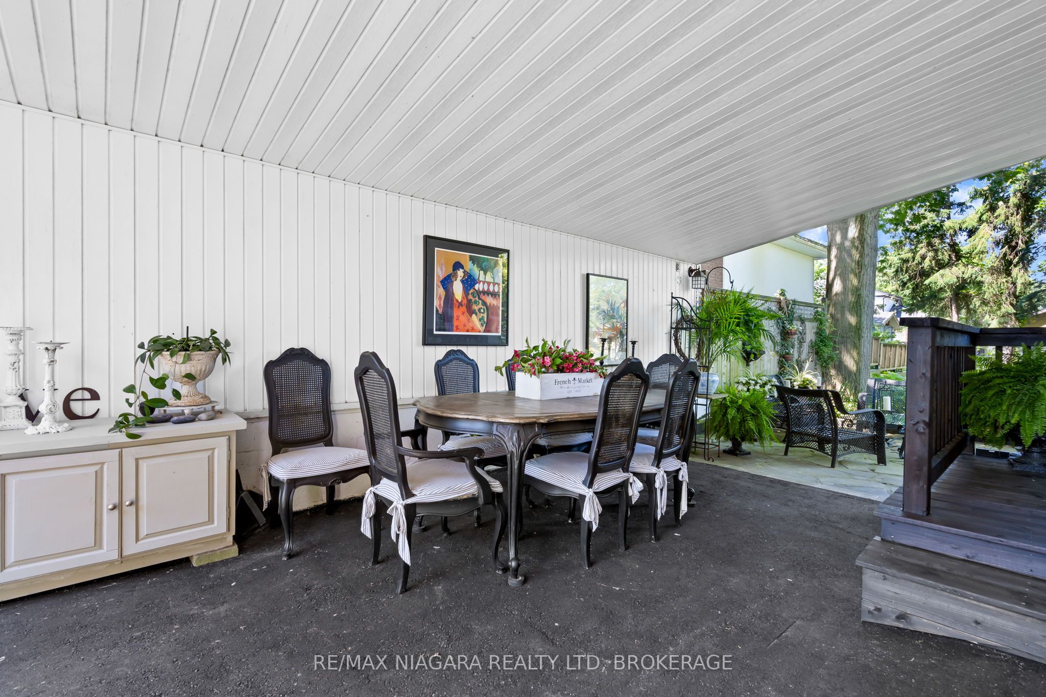48 Oakridge Crescent Property Photo 4