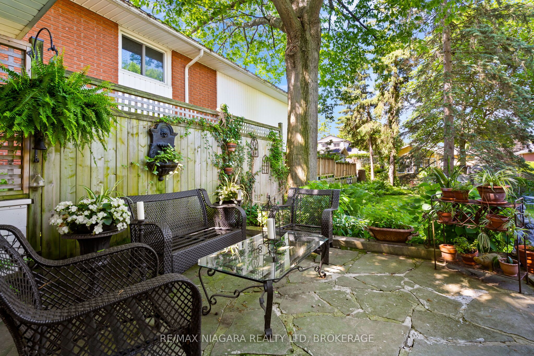 48 Oakridge Crescent Property Photo 5