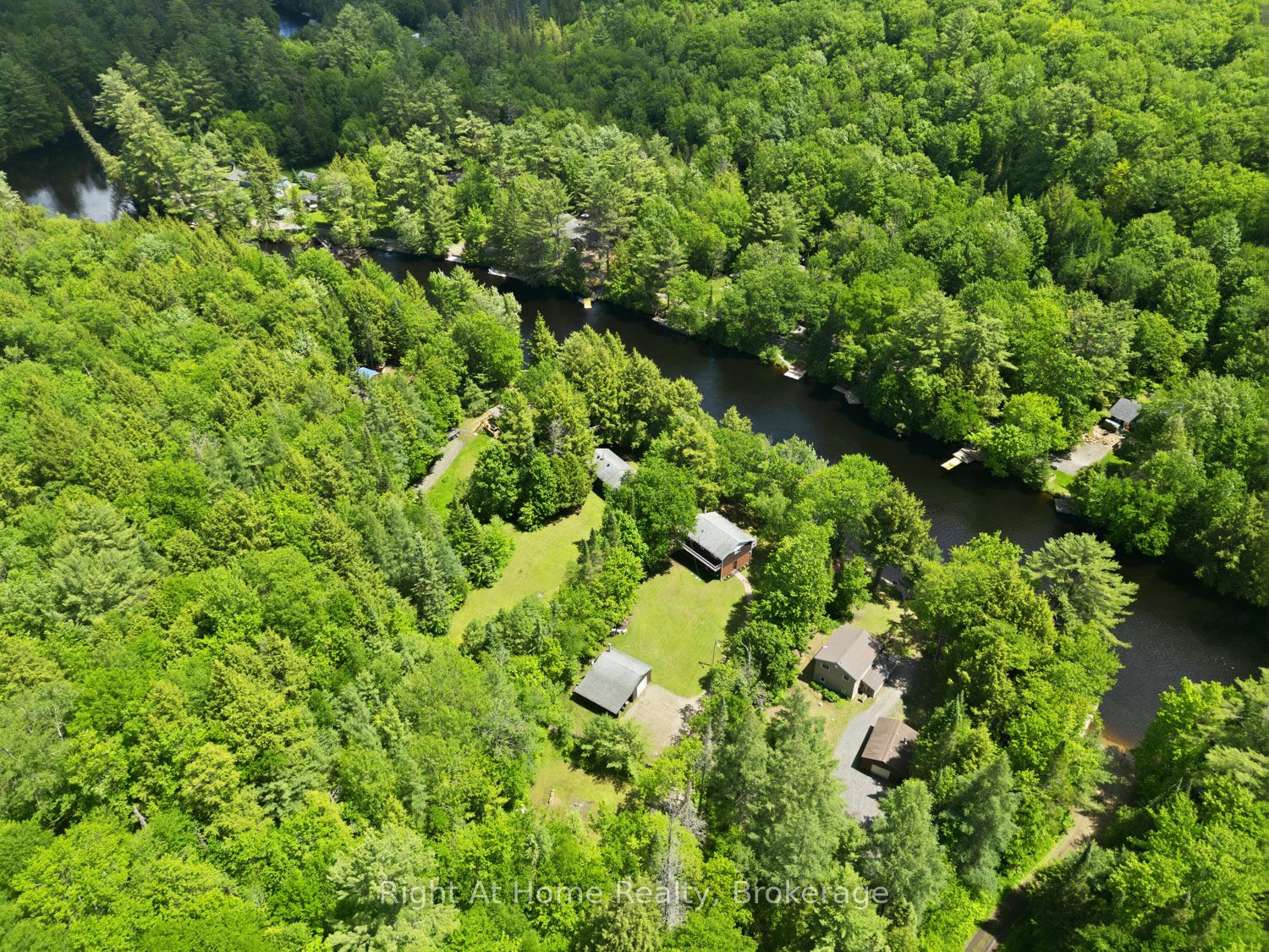 1074 Holiday Park Drive Property Photo 6