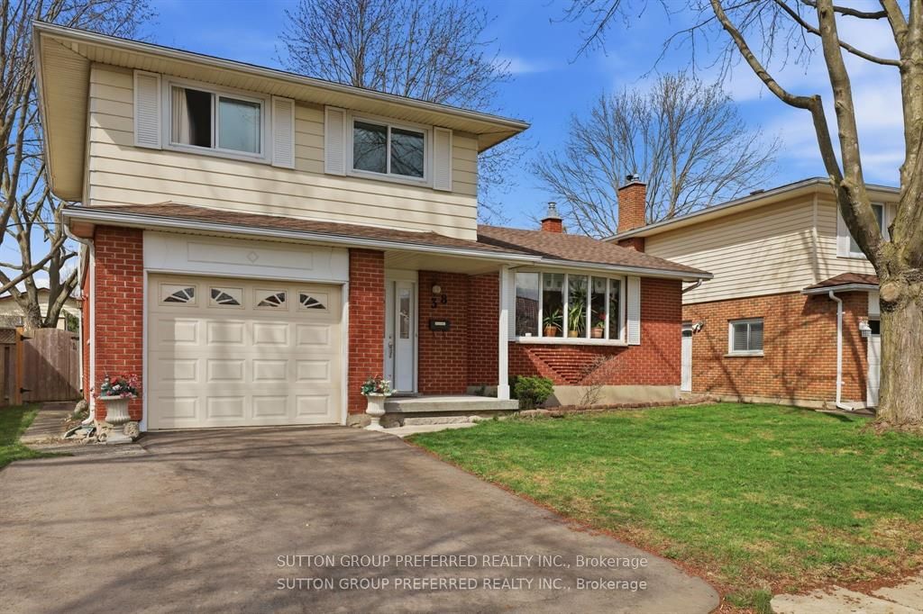 38 Alayne Crescent Property Photo 2