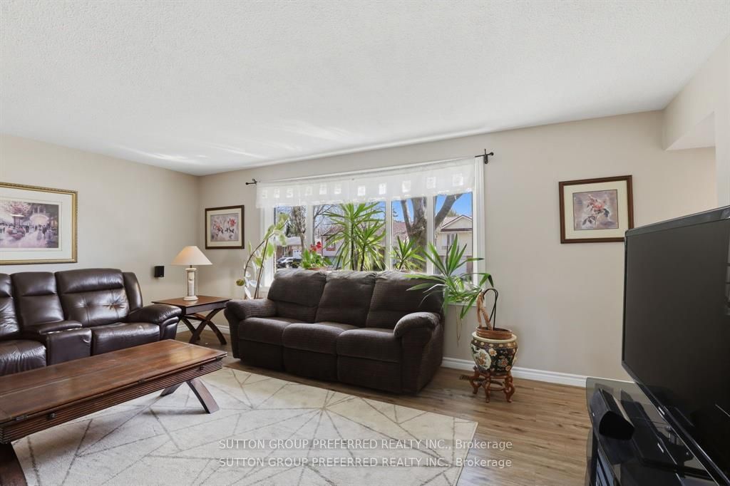 38 Alayne Crescent Property Photo 3