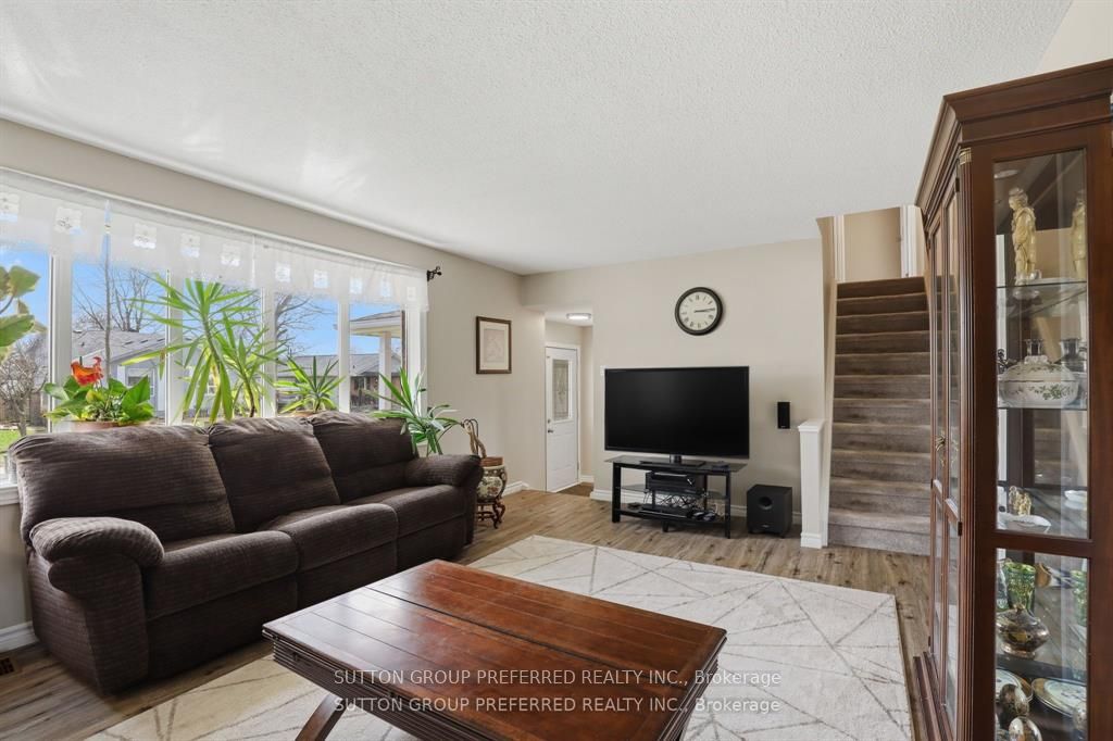 38 Alayne Crescent Property Photo 5