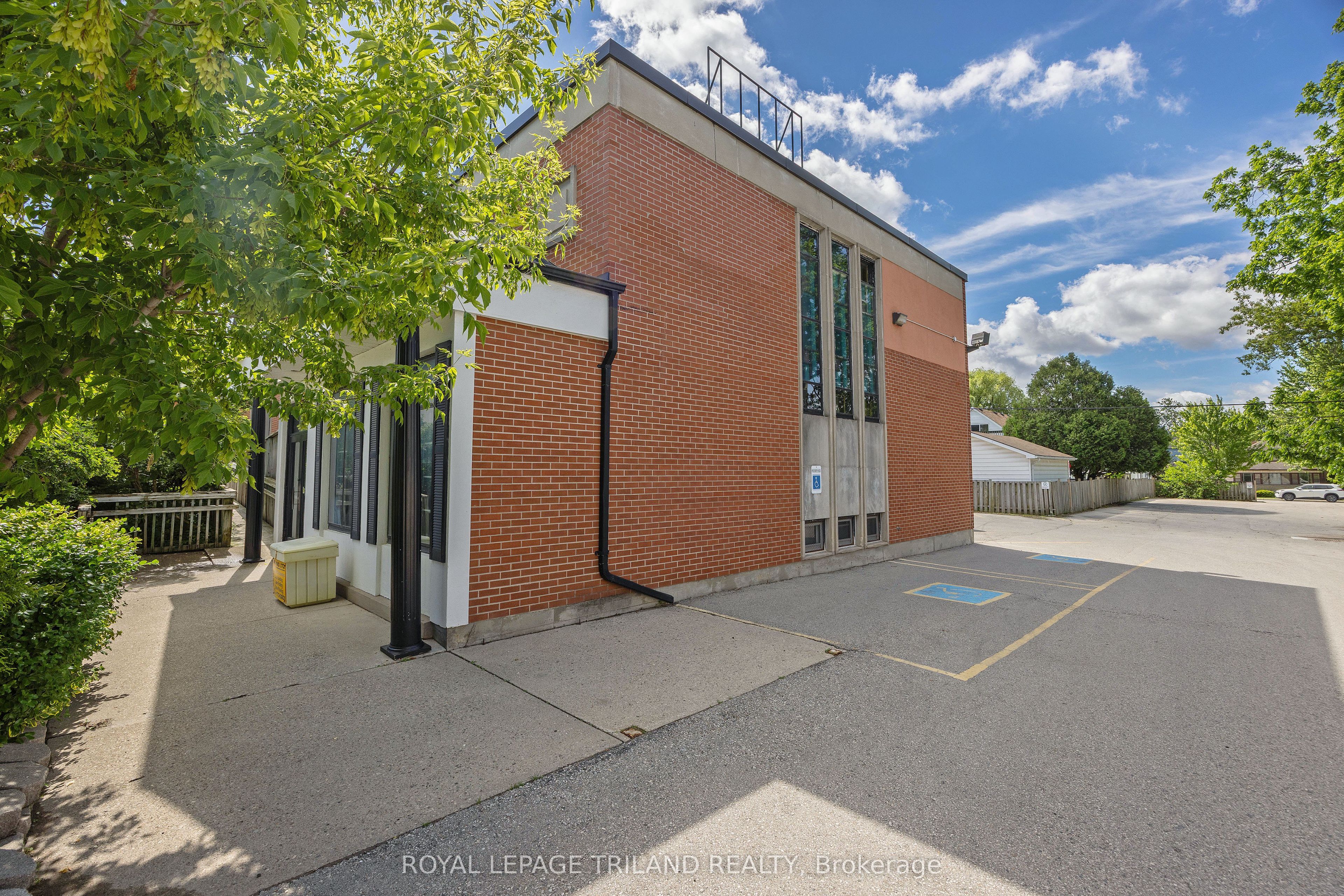 170 Wellington Street A Property Photo 6