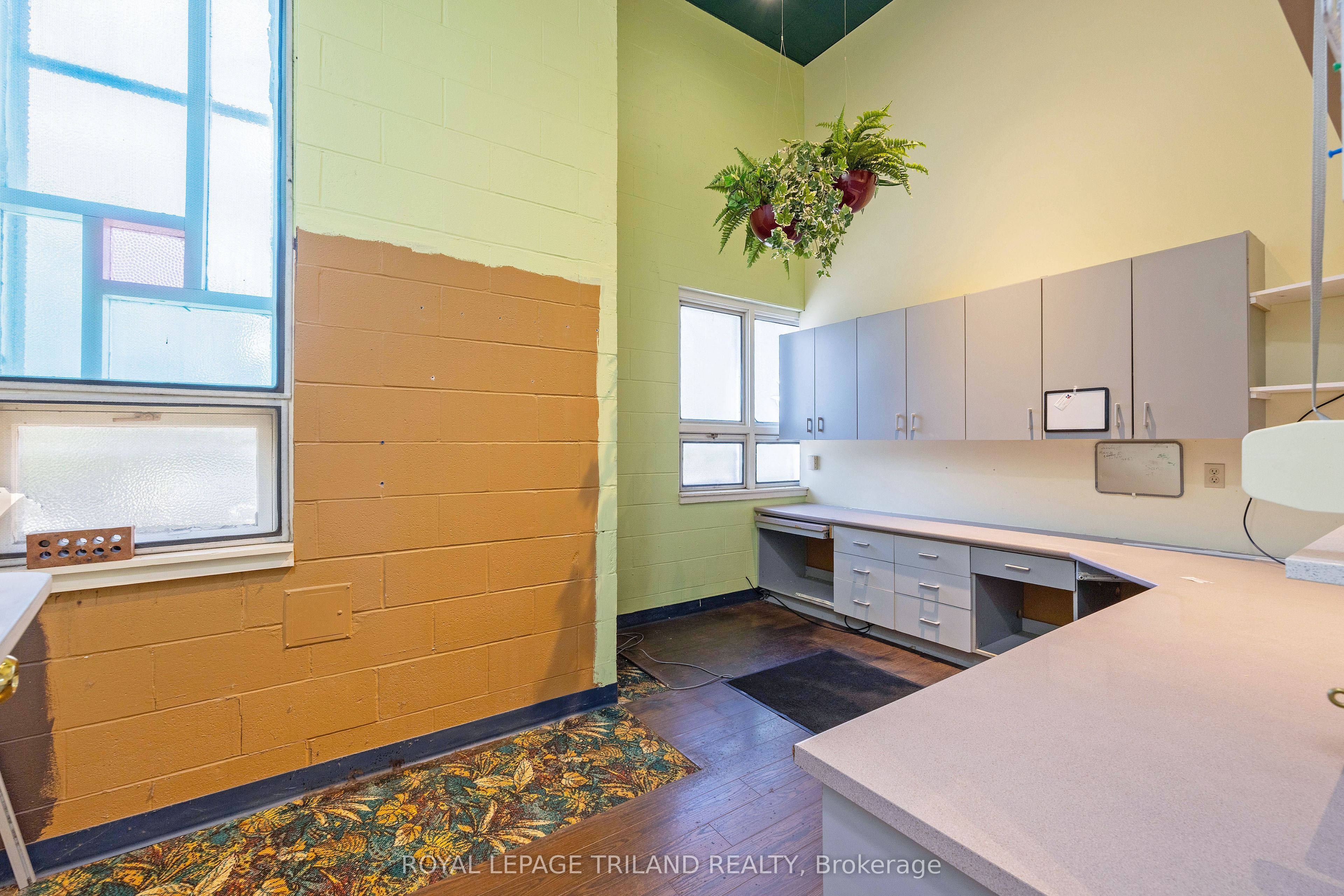 170 Wellington Street A Property Photo 9
