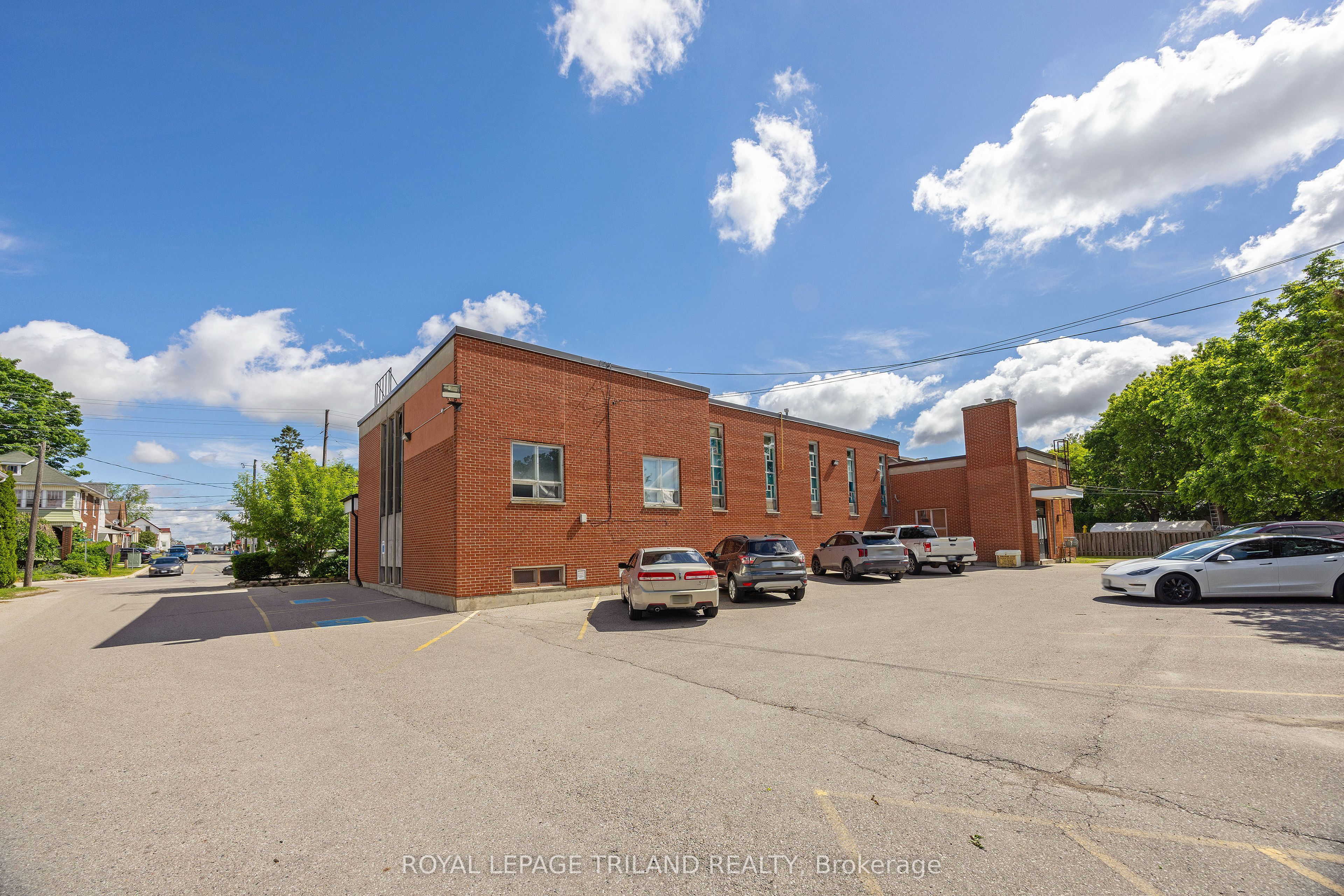170 Wellington Street A Property Photo 16